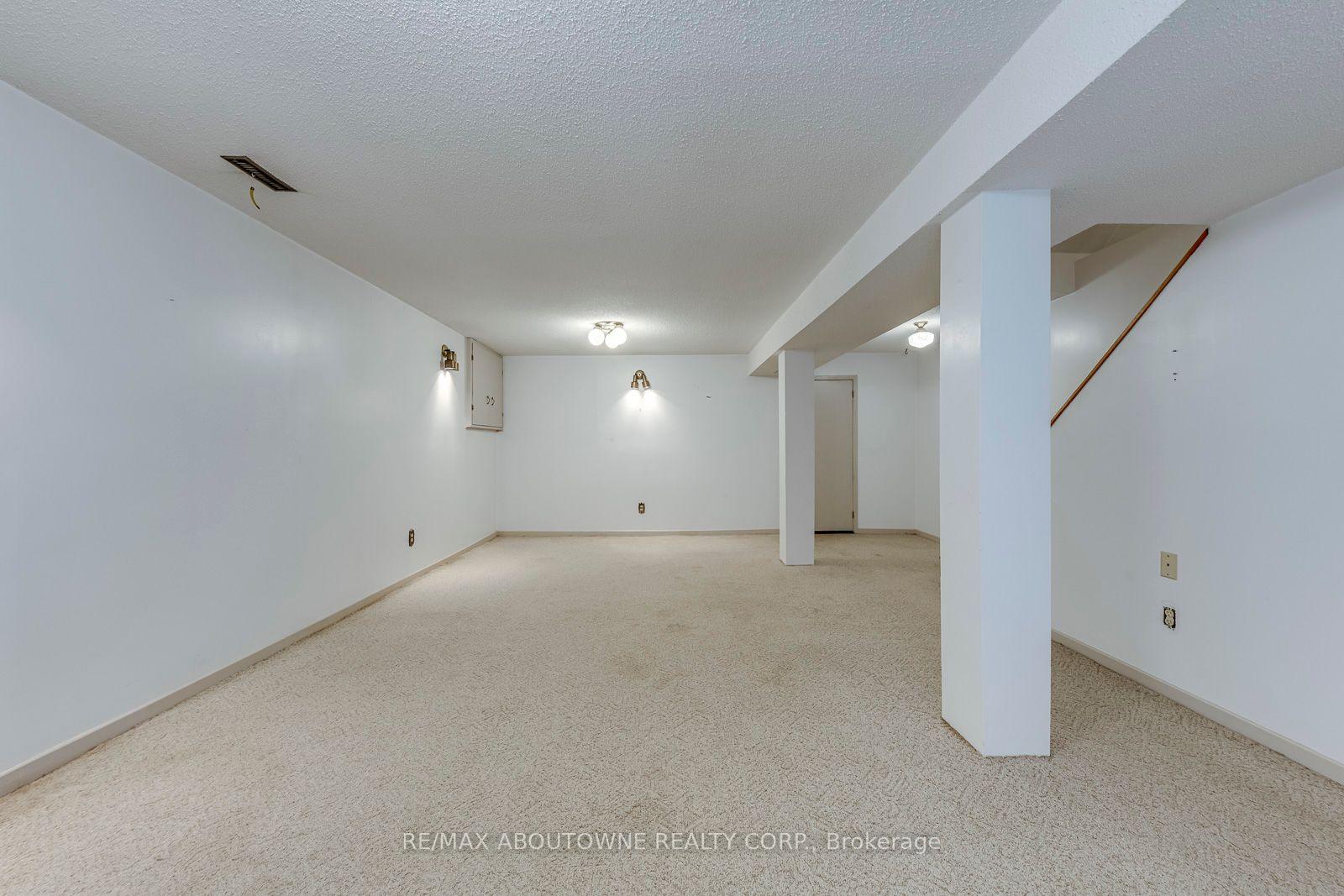 Photo 41 of 3065 Silverthorn Drive, Oakville, Bronte — HOMEH