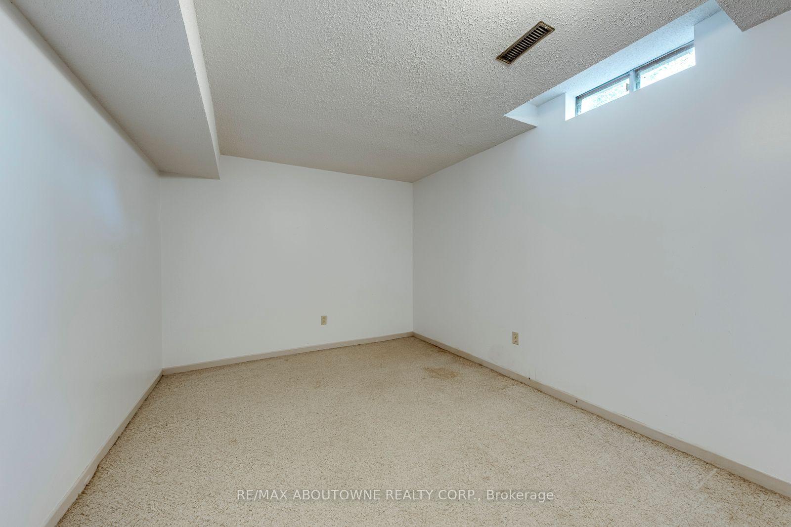Photo 43 of 3065 Silverthorn Drive, Oakville, Bronte — HOMEH