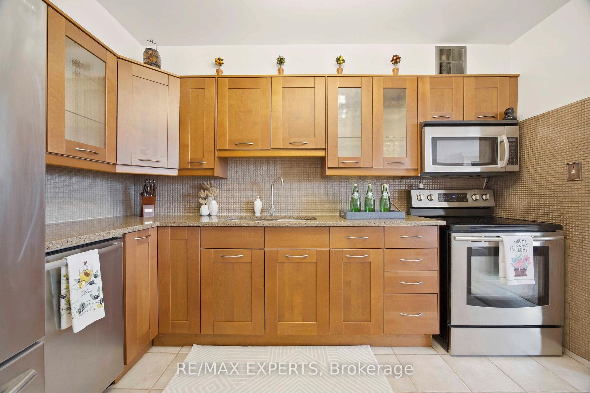 Photo 6 of Unit 1417, 5 Shady Golfway, Toronto, Flemingdon Park — HOMEH