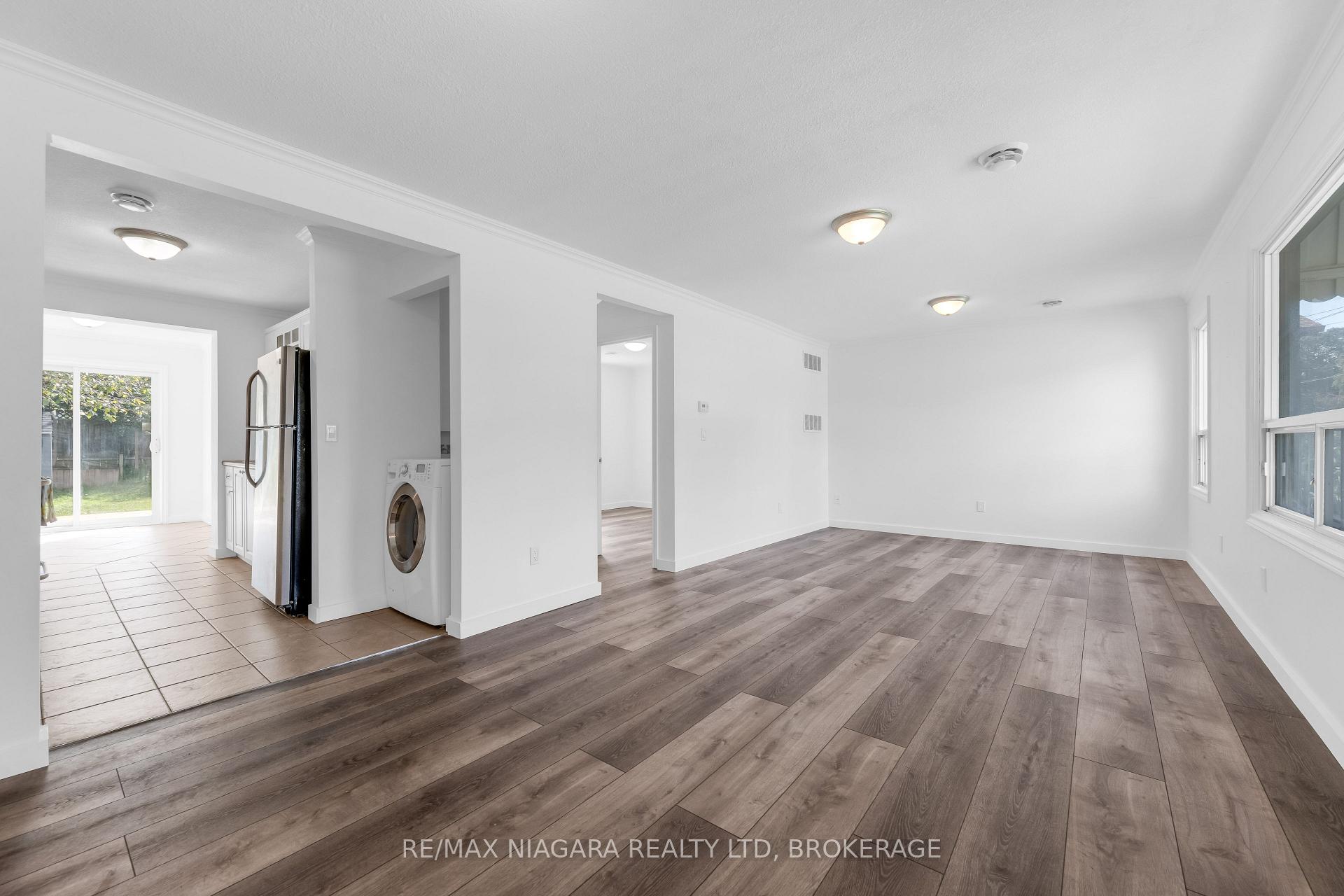 Photo 4 of 5416 Hamilton Street, Niagara Falls, Downtown — HOMEH