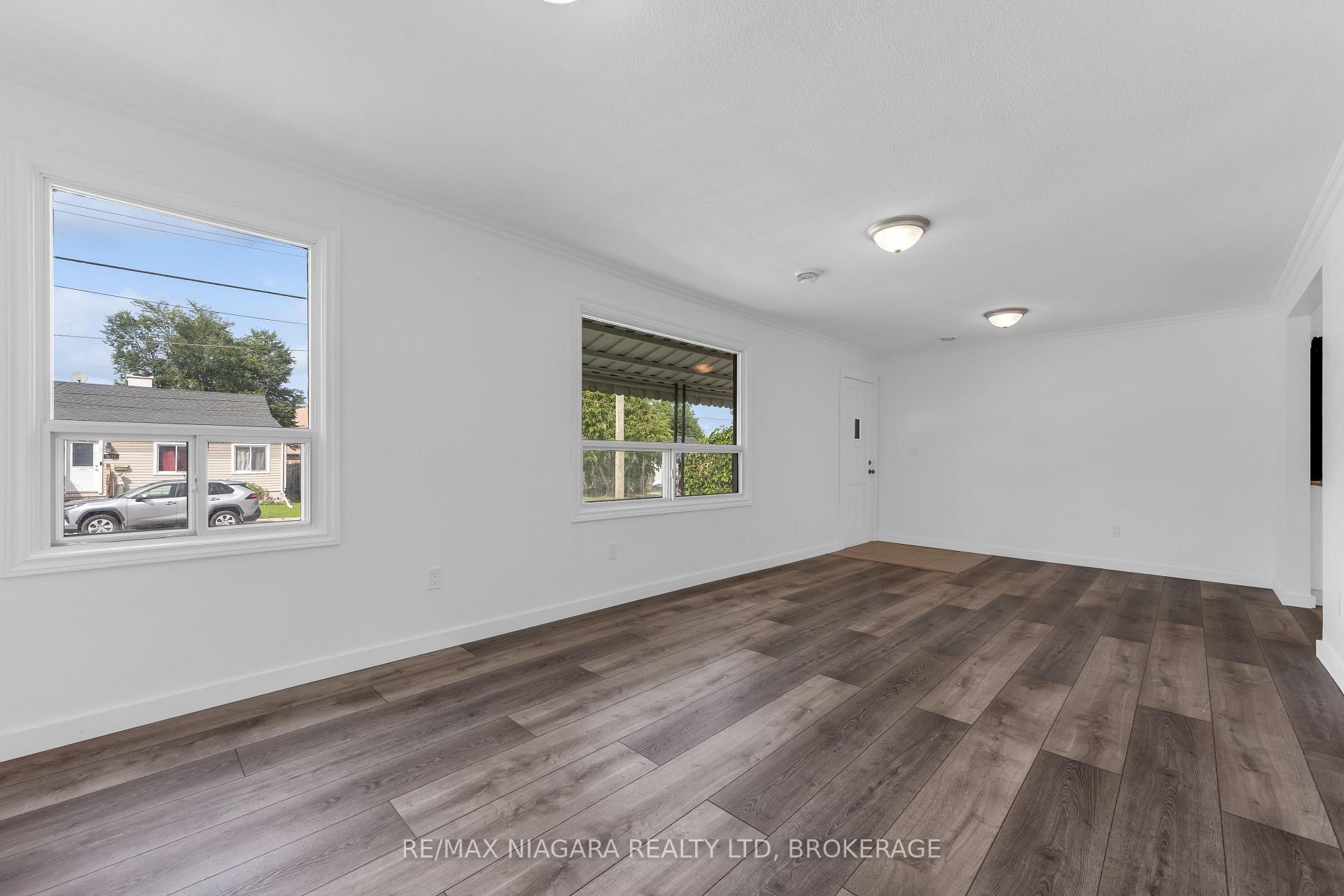 Photo 6 of 5416 Hamilton Street, Niagara Falls, Downtown — HOMEH