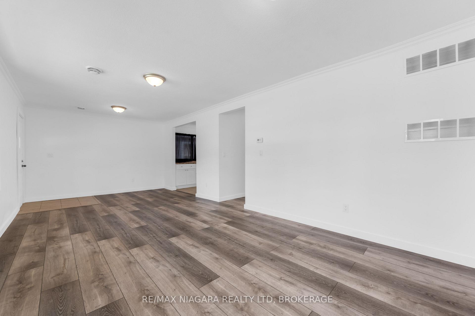 Photo 7 of 5416 Hamilton Street, Niagara Falls, Downtown — HOMEH
