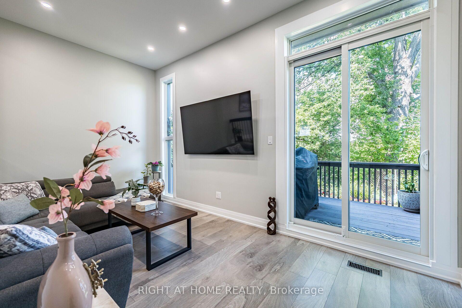 Photo 4 of Unit 8, 24 Reid Drive, Mississauga, Streetsville — HOMEH