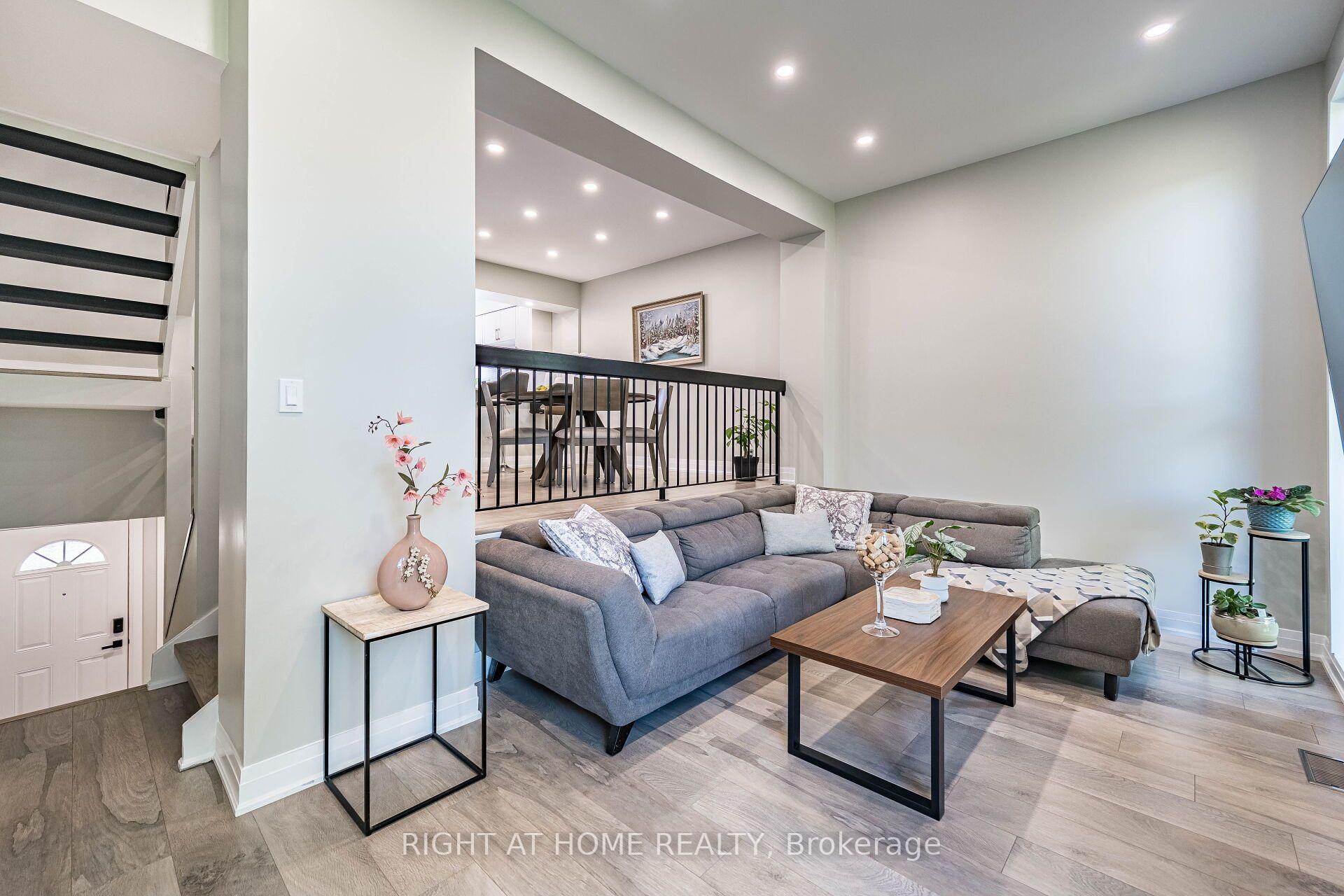 Photo 5 of Unit 8, 24 Reid Drive, Mississauga, Streetsville — HOMEH