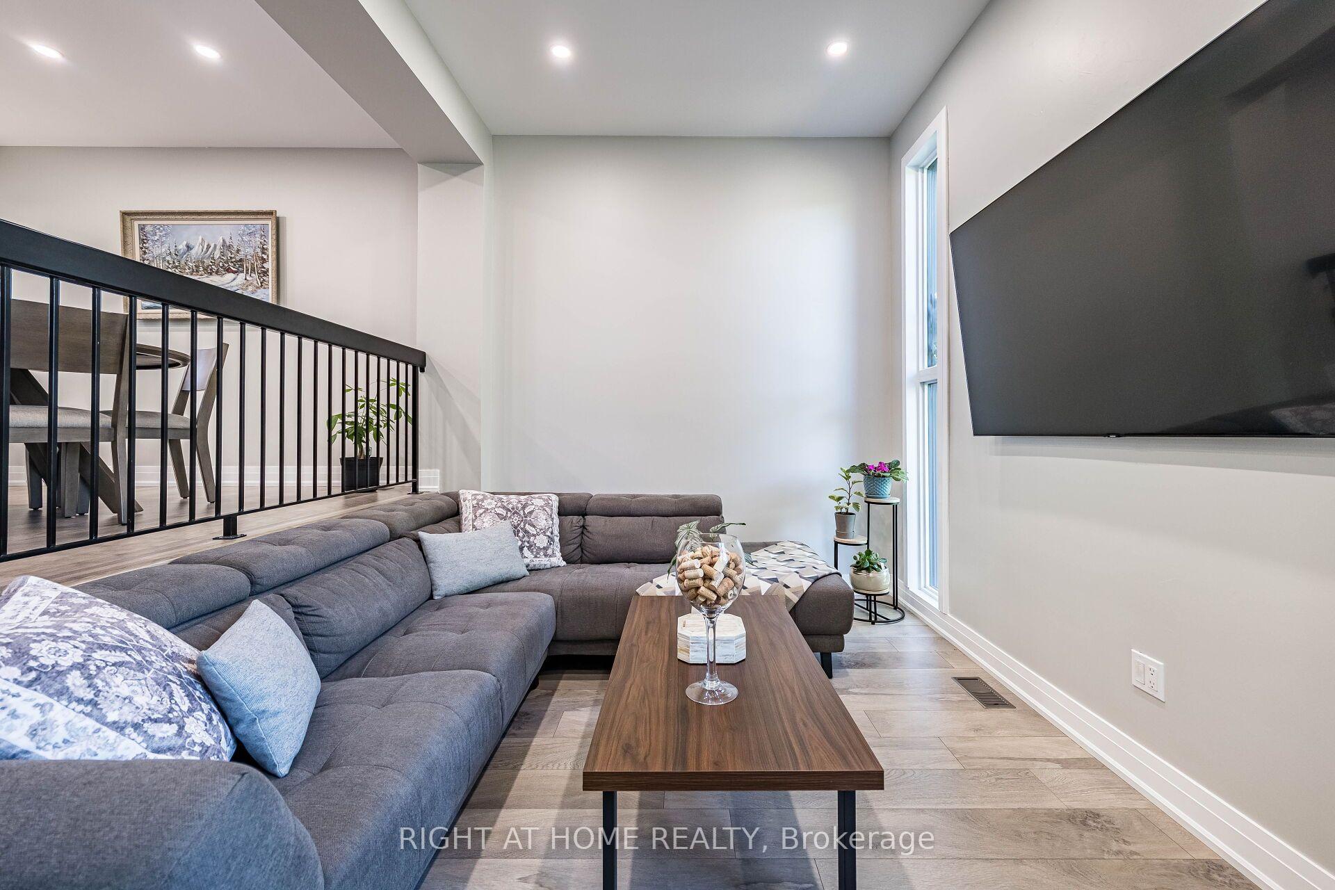 Photo 6 of Unit 8, 24 Reid Drive, Mississauga, Streetsville — HOMEH