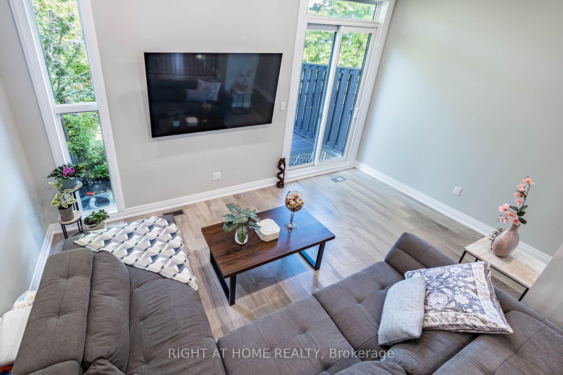 Photo 8 of Unit 8, 24 Reid Drive, Mississauga, Streetsville — HOMEH