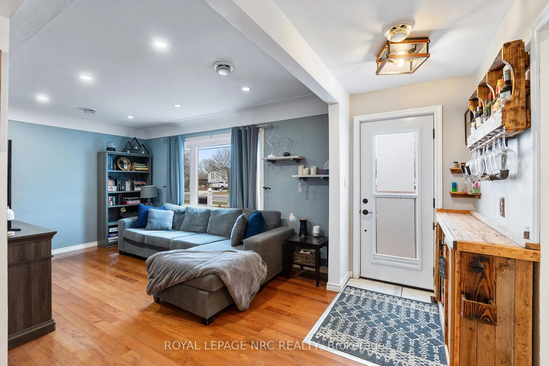 Photo 4 of 7552 Dorchester Road, Niagara Falls, Oldfield — HOMEH