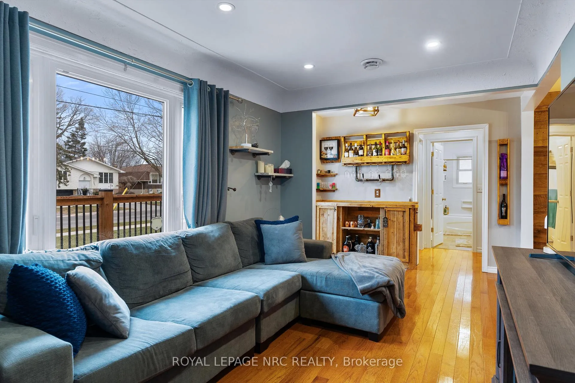 Photo 7 of 7552 Dorchester Road, Niagara Falls, Oldfield — HOMEH