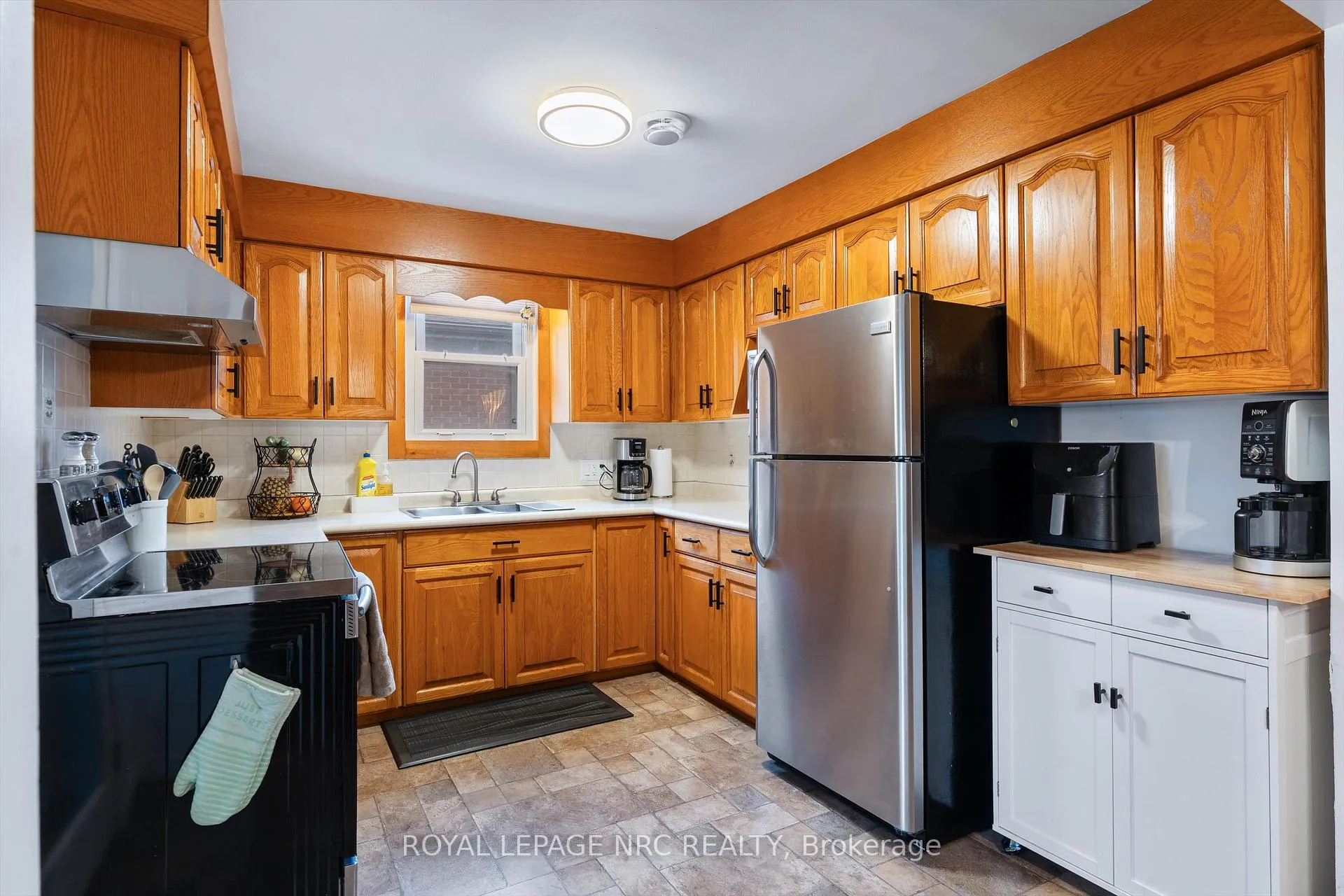 Photo 10 of 7552 Dorchester Road, Niagara Falls, Oldfield — HOMEH
