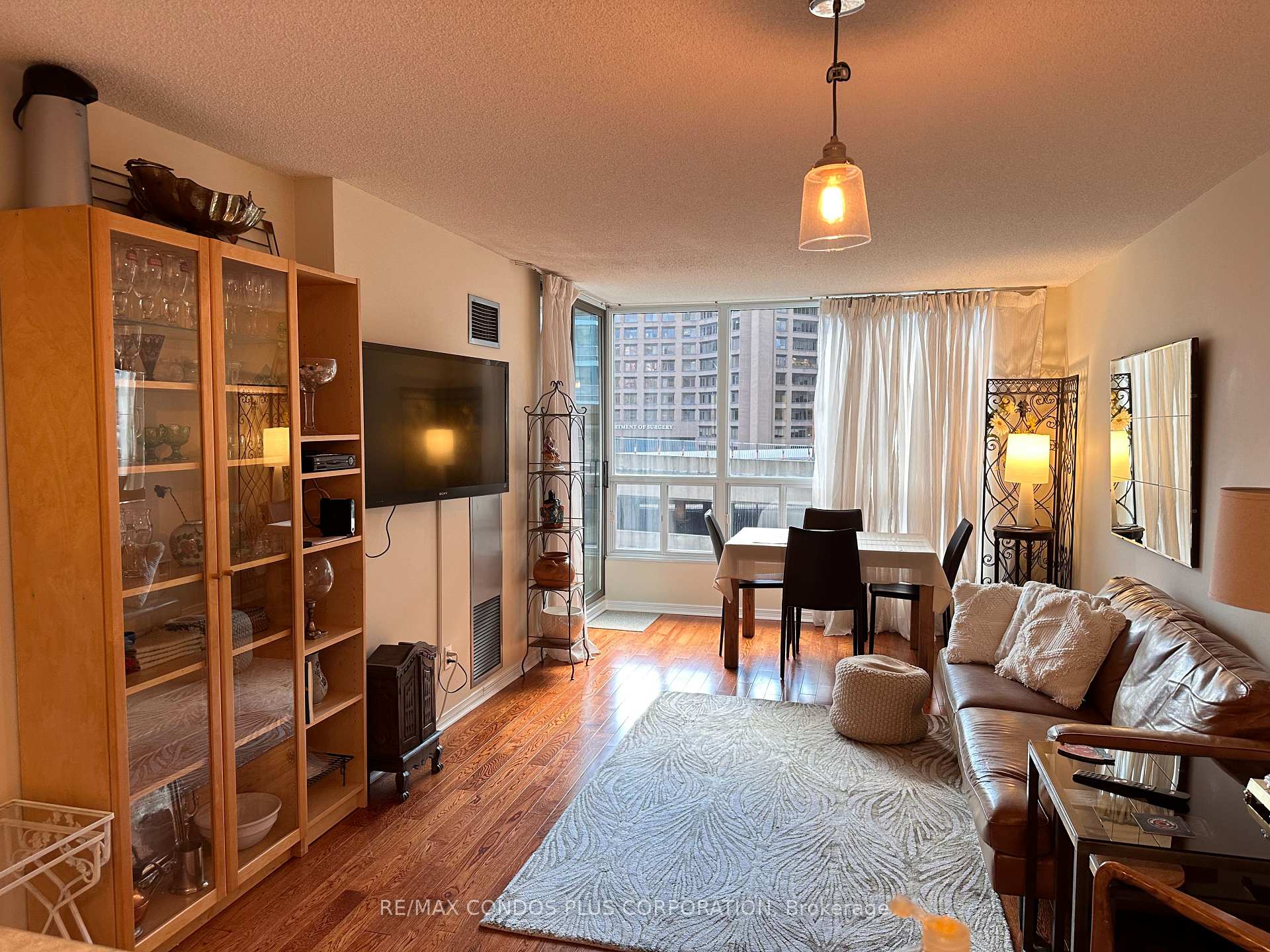 Photo of Unit 905, 750 Bay Street