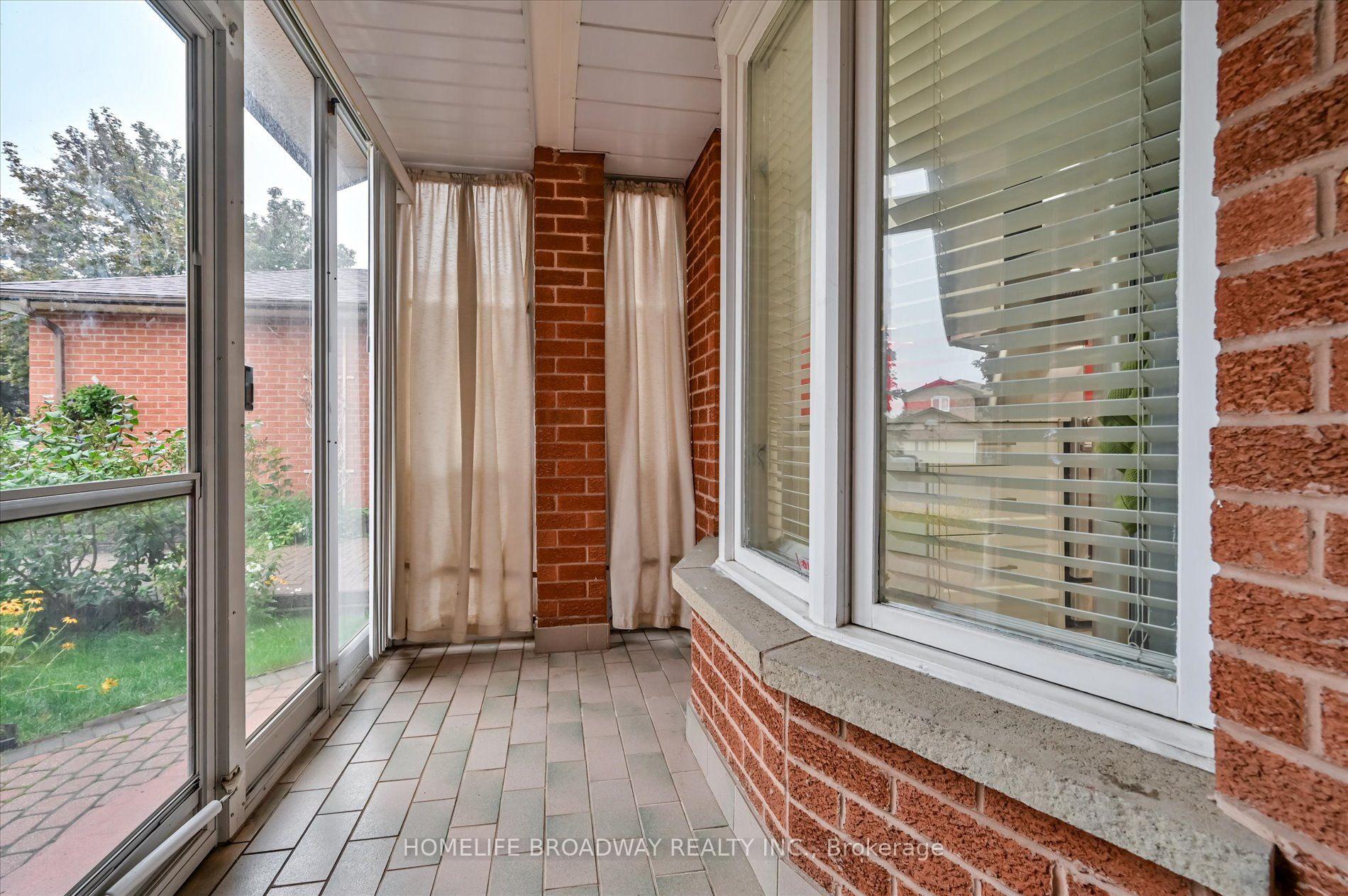 Photo 4 of 5532 Bourget Drive, Mississauga, Hurontario — HOMEH