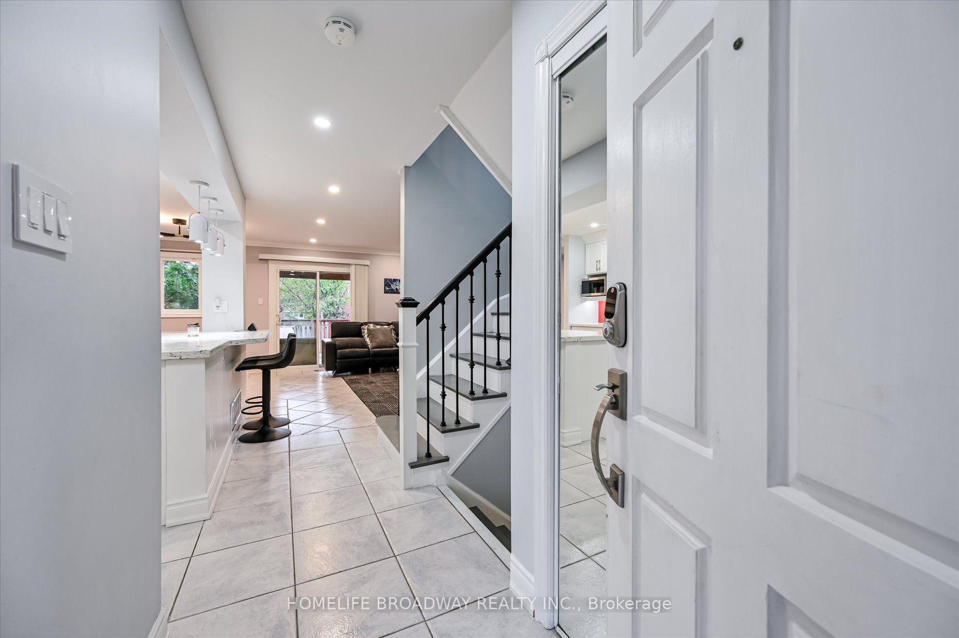 Photo 5 of 5532 Bourget Drive, Mississauga, Hurontario — HOMEH