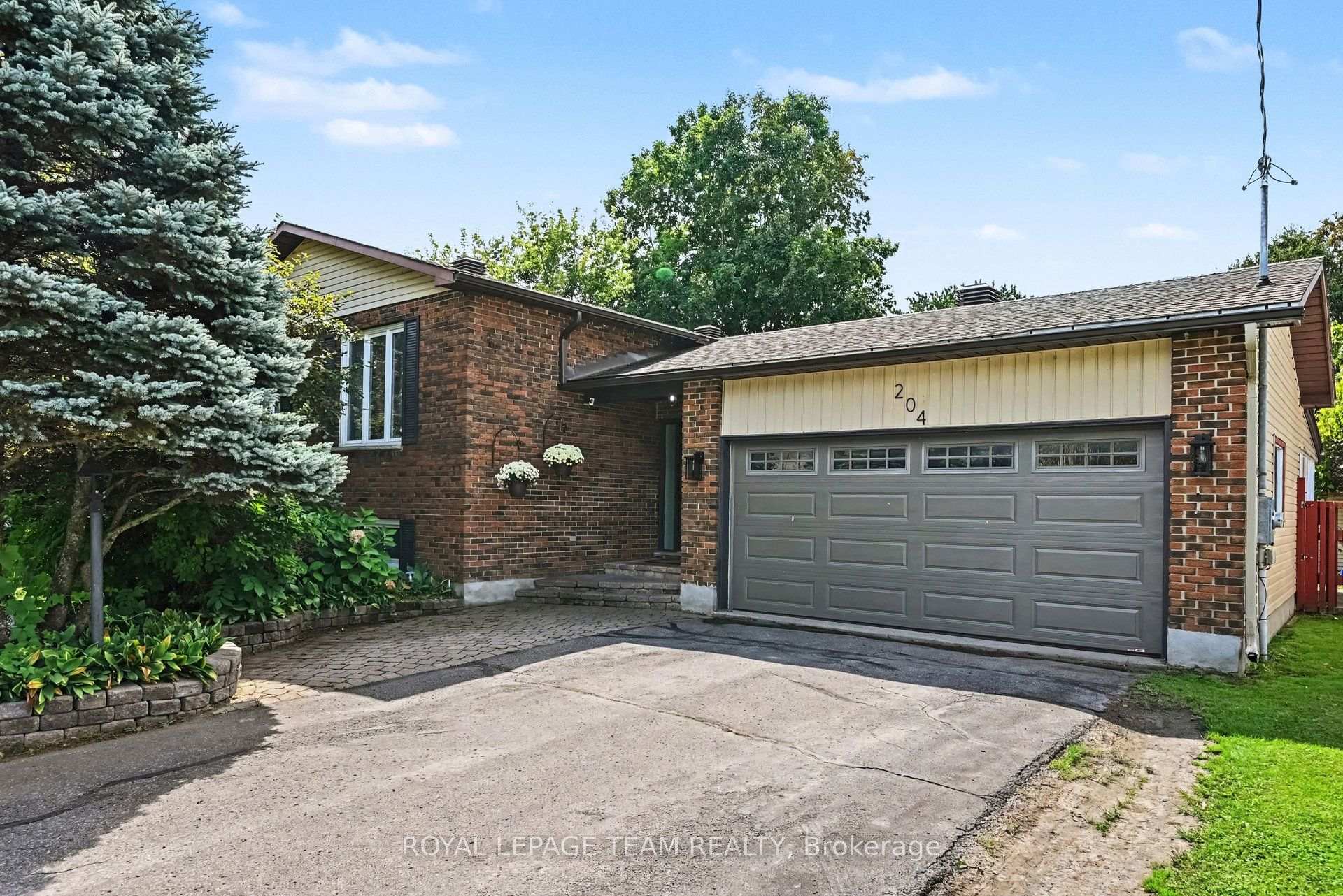 Photo 2 of 204 Grace Avenue, Russell, Village of Russell — HOMEH