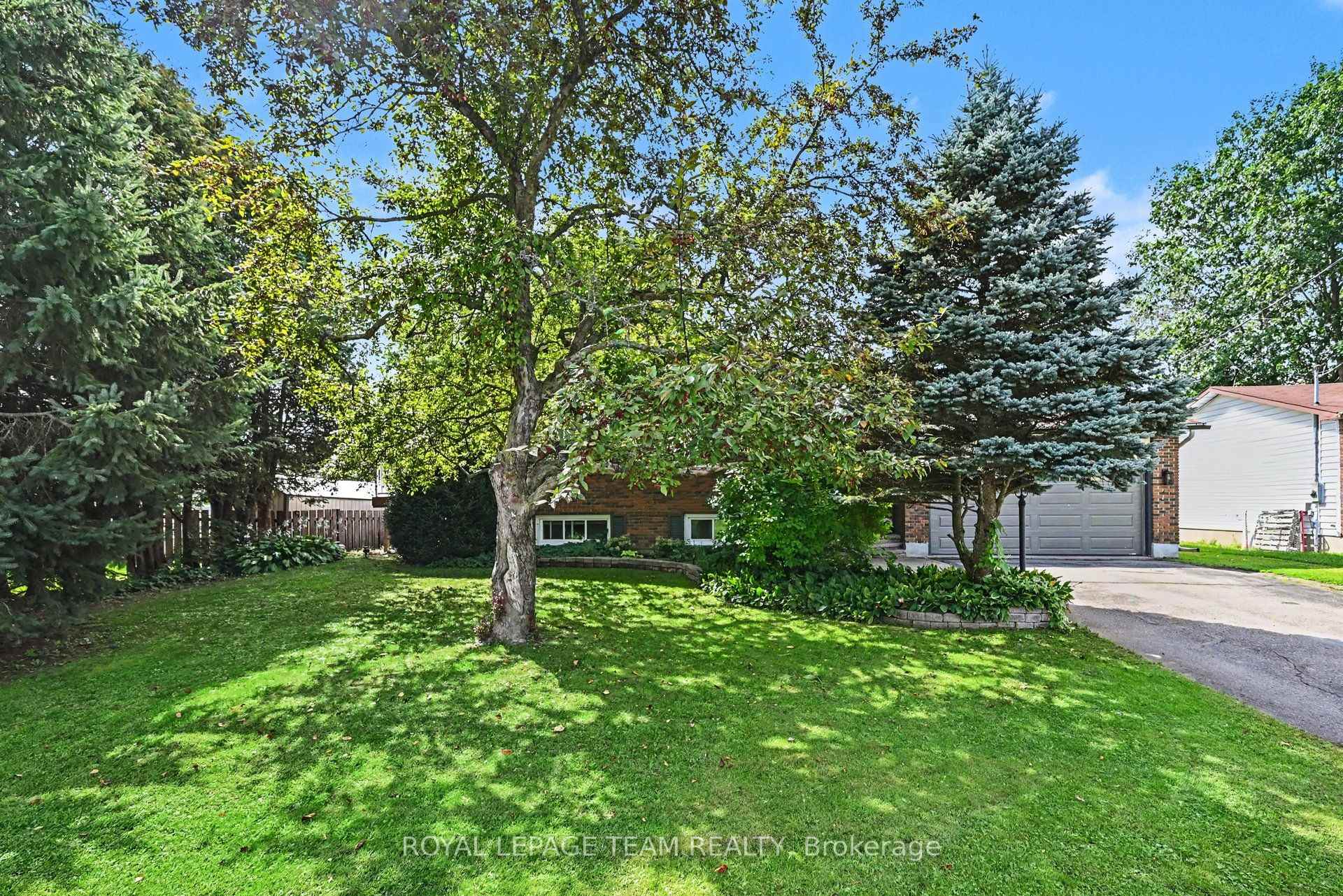 Photo 3 of 204 Grace Avenue, Russell, Village of Russell — HOMEH
