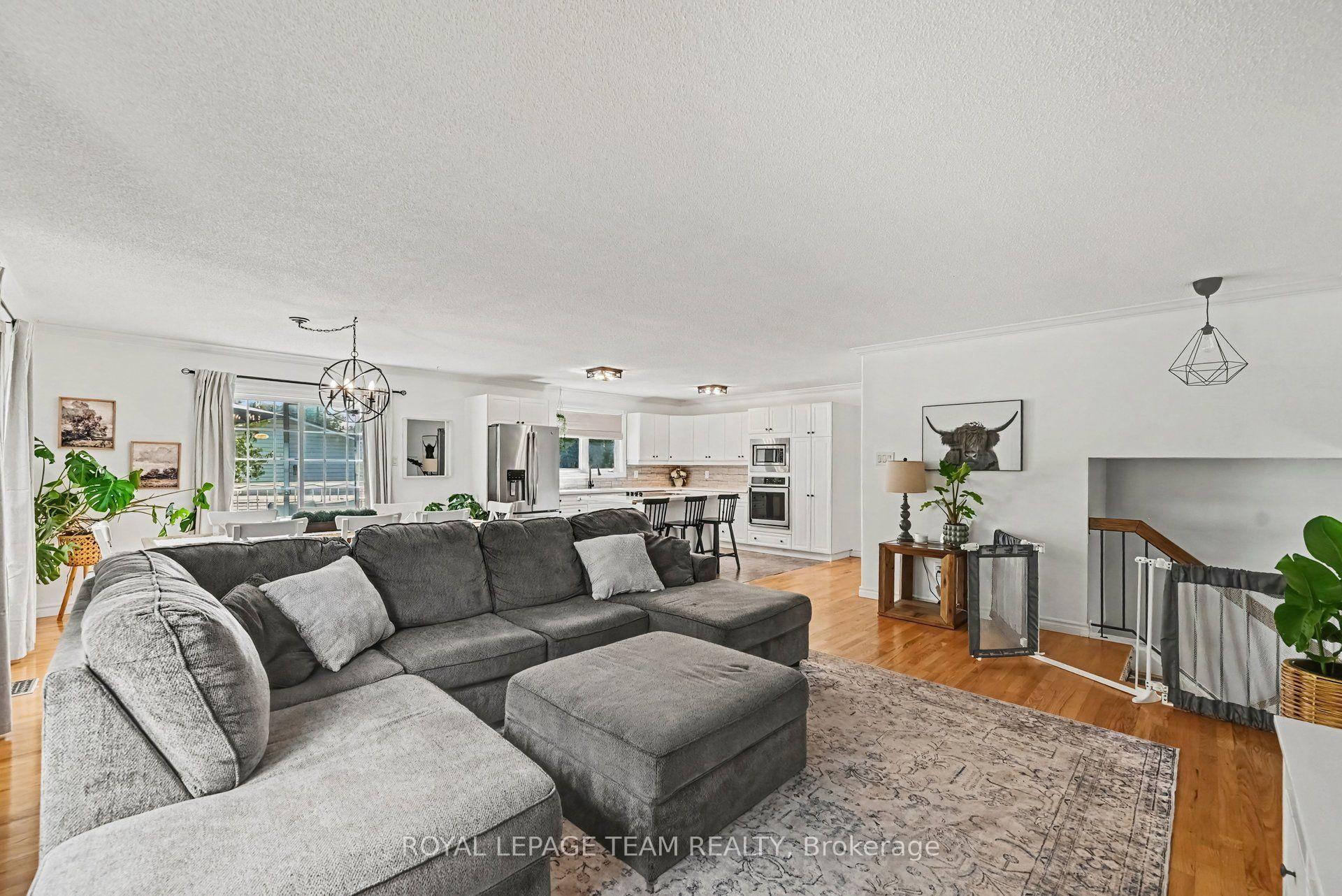 Photo 6 of 204 Grace Avenue, Russell, Village of Russell — HOMEH
