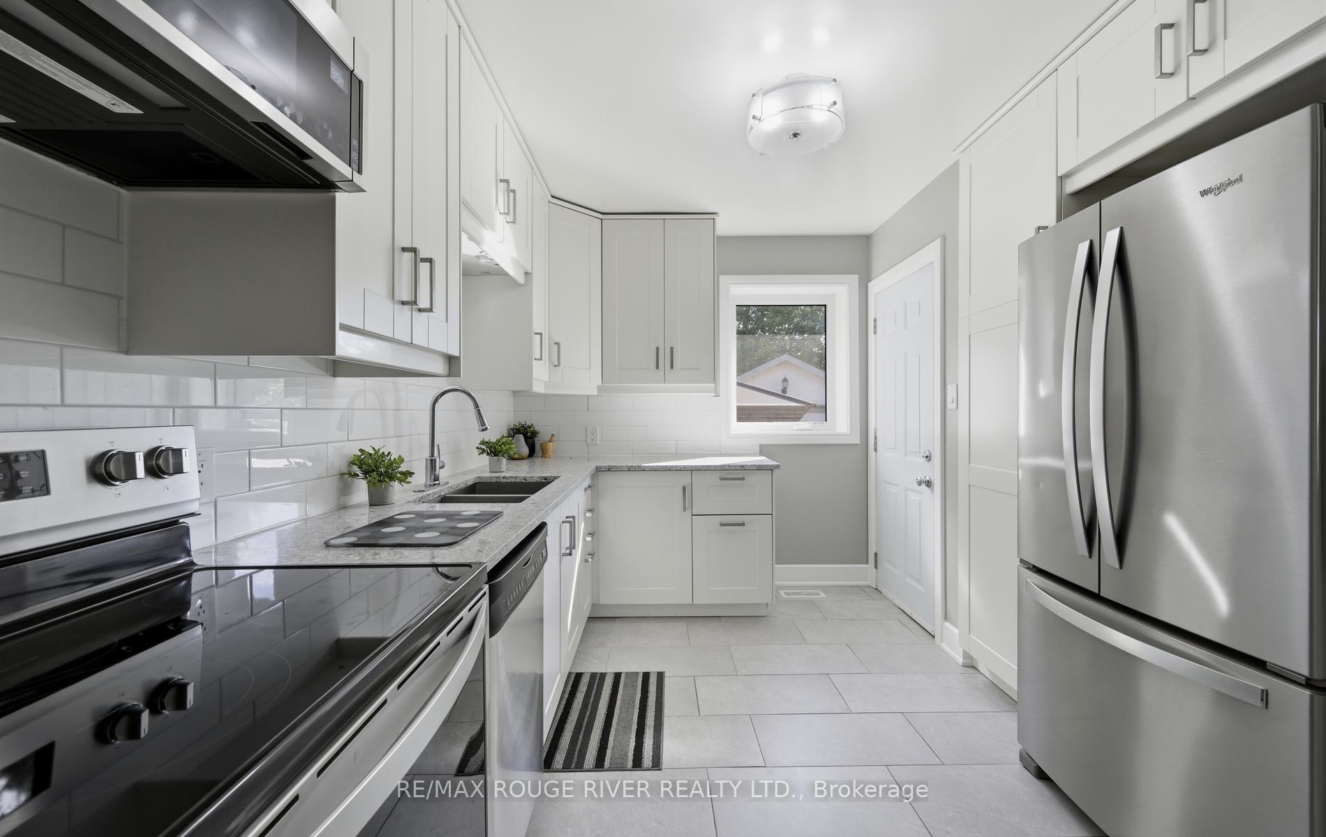 Photo 5 of 517 Kent Street, Whitby, Downtown Whitby — HOMEH