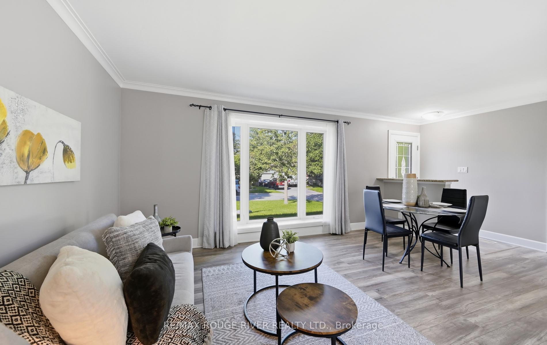 Photo 9 of 517 Kent Street, Whitby, Downtown Whitby — HOMEH