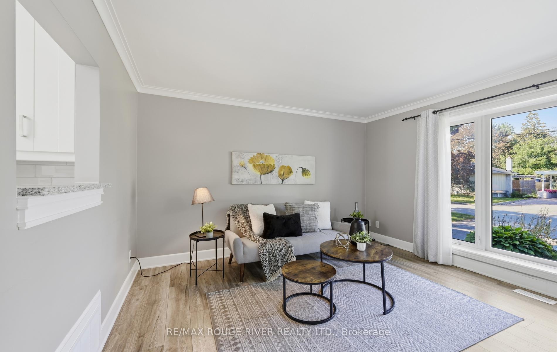 Photo 13 of 517 Kent Street, Whitby, Downtown Whitby — HOMEH
