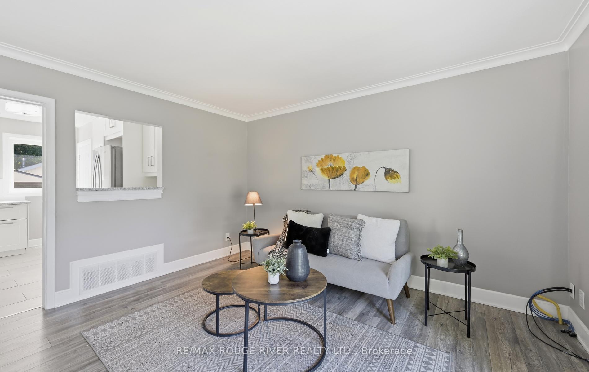 Photo 14 of 517 Kent Street, Whitby, Downtown Whitby — HOMEH