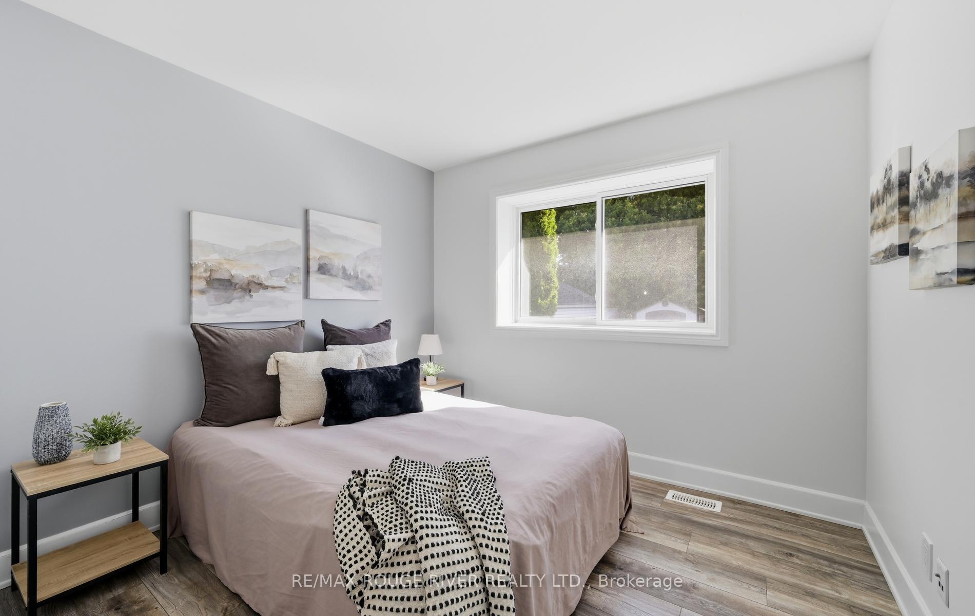 Photo 20 of 517 Kent Street, Whitby, Downtown Whitby — HOMEH