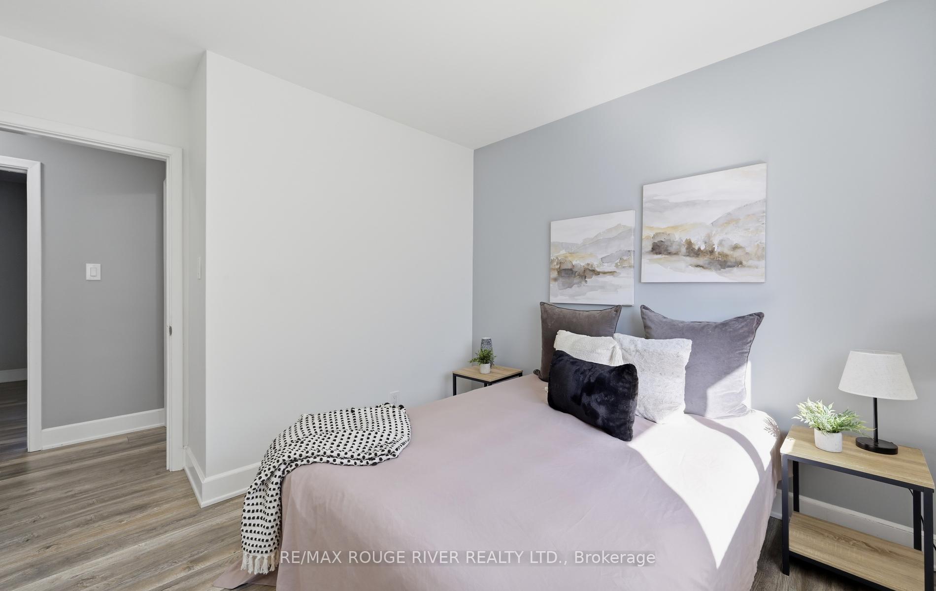 Photo 21 of 517 Kent Street, Whitby, Downtown Whitby — HOMEH