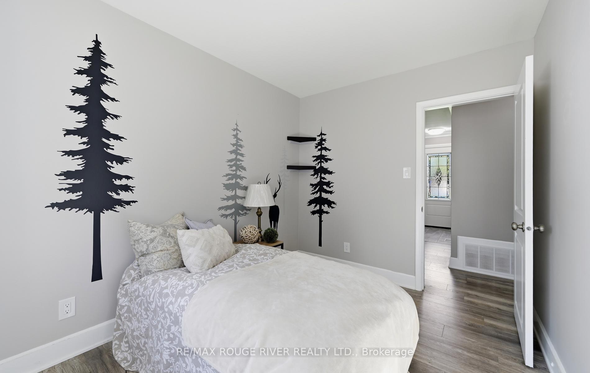 Photo 23 of 517 Kent Street, Whitby, Downtown Whitby — HOMEH
