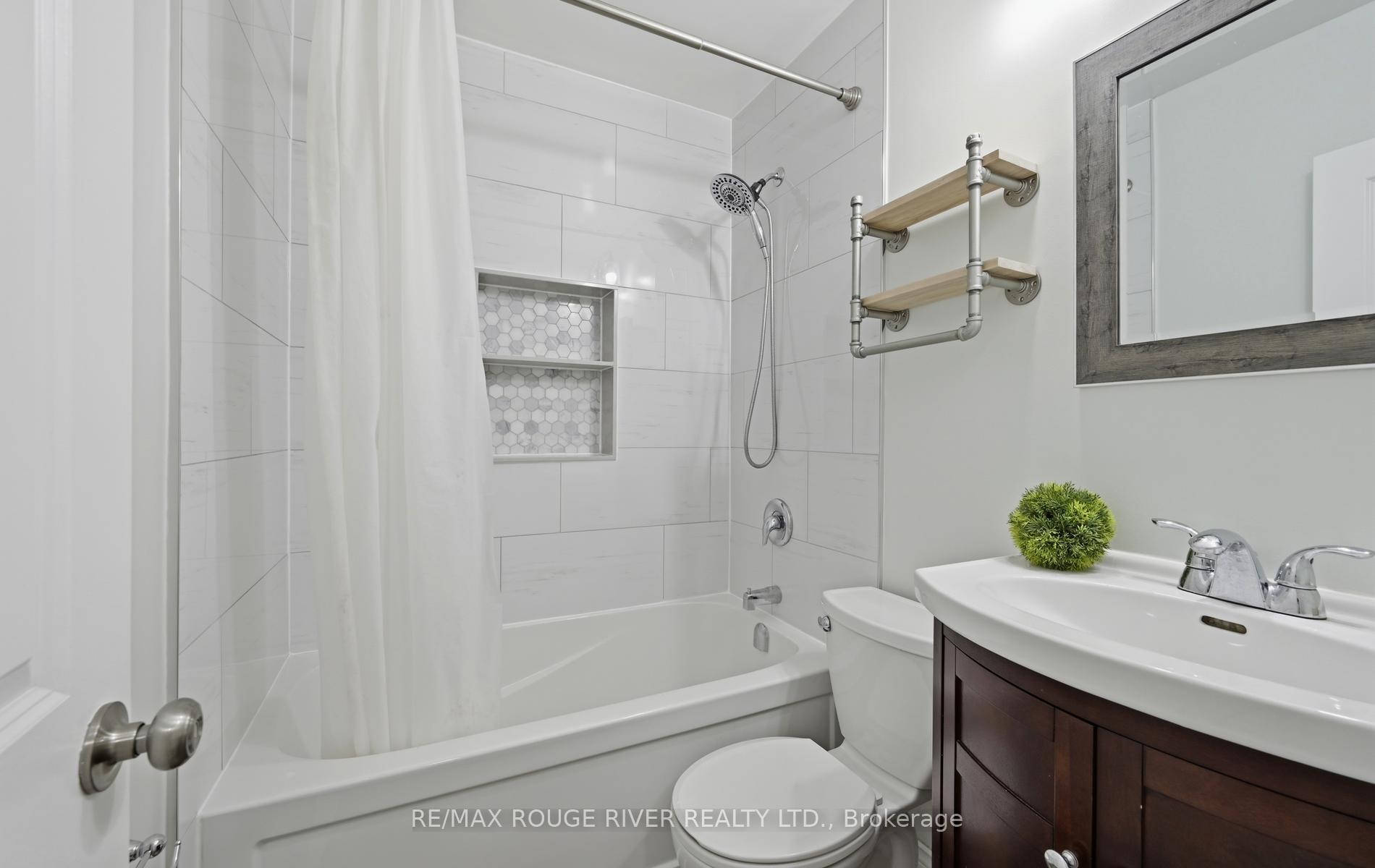 Photo 24 of 517 Kent Street, Whitby, Downtown Whitby — HOMEH