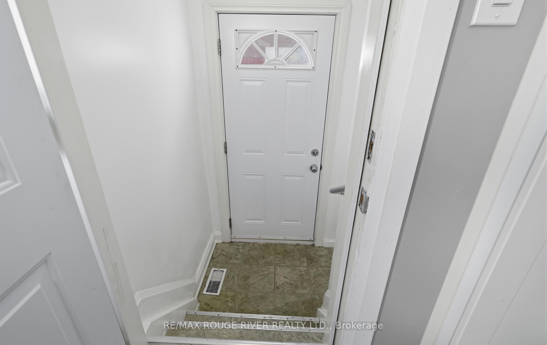 Photo 25 of 517 Kent Street, Whitby, Downtown Whitby — HOMEH