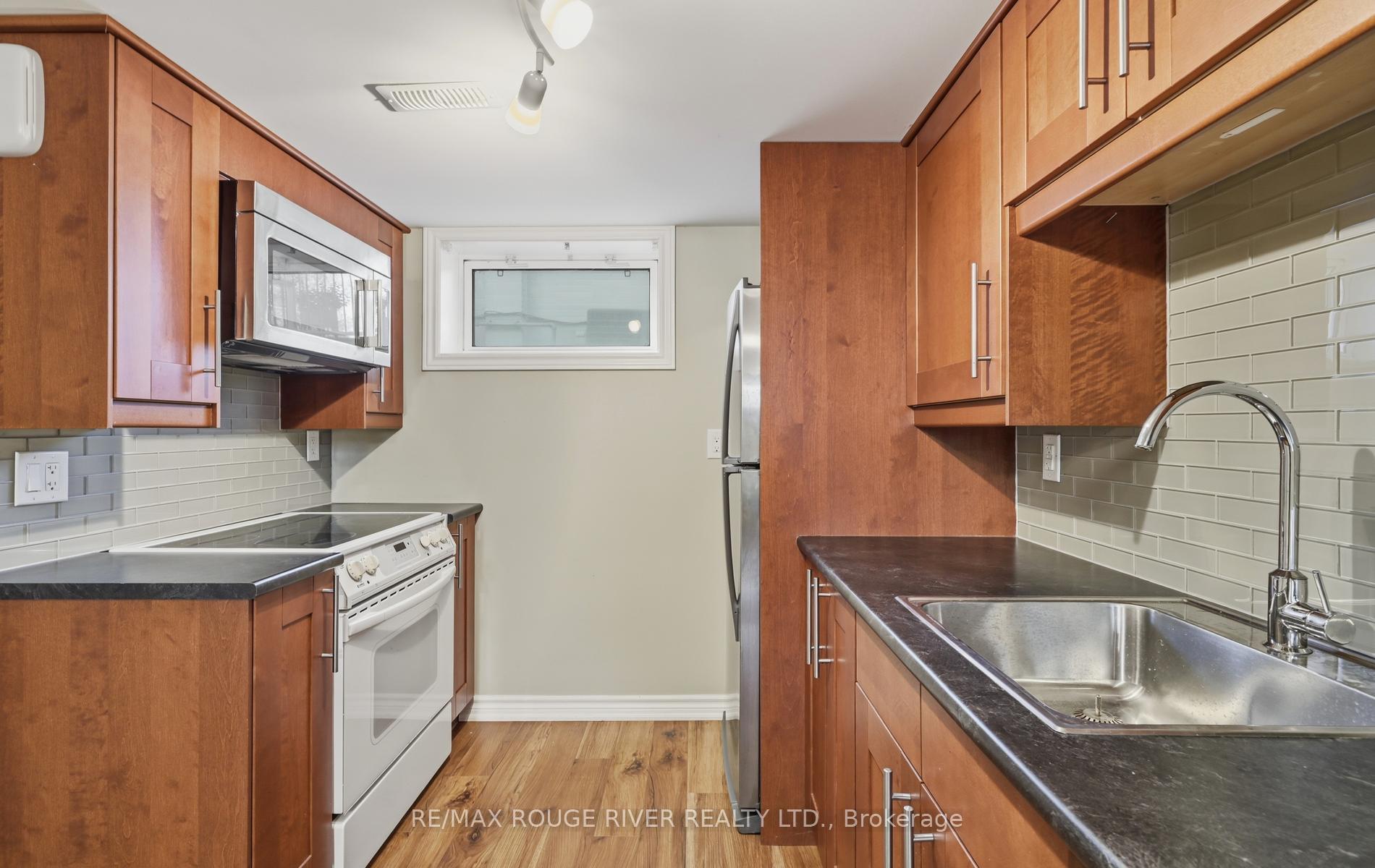 Photo 29 of 517 Kent Street, Whitby, Downtown Whitby — HOMEH