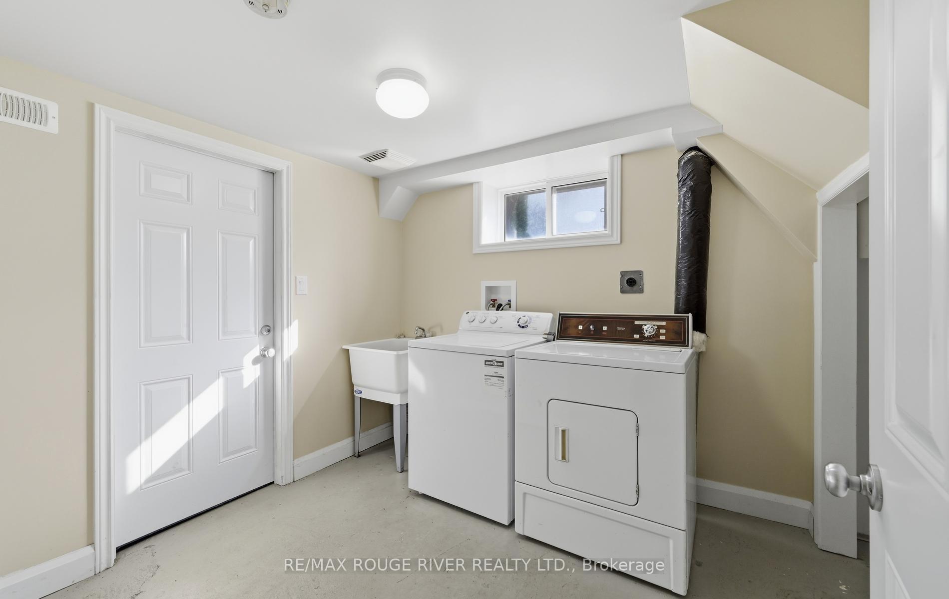 Photo 36 of 517 Kent Street, Whitby, Downtown Whitby — HOMEH