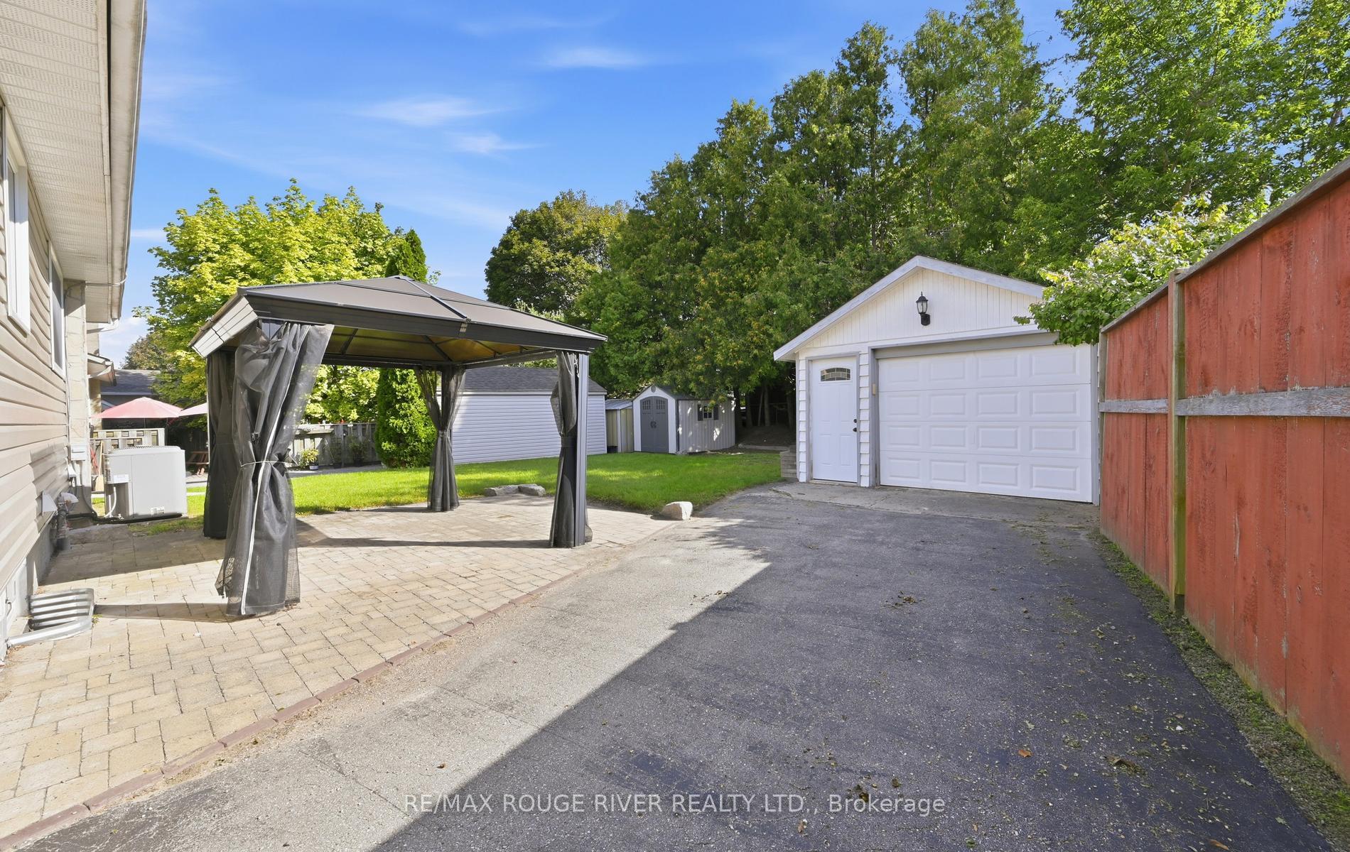 Photo 37 of 517 Kent Street, Whitby, Downtown Whitby — HOMEH