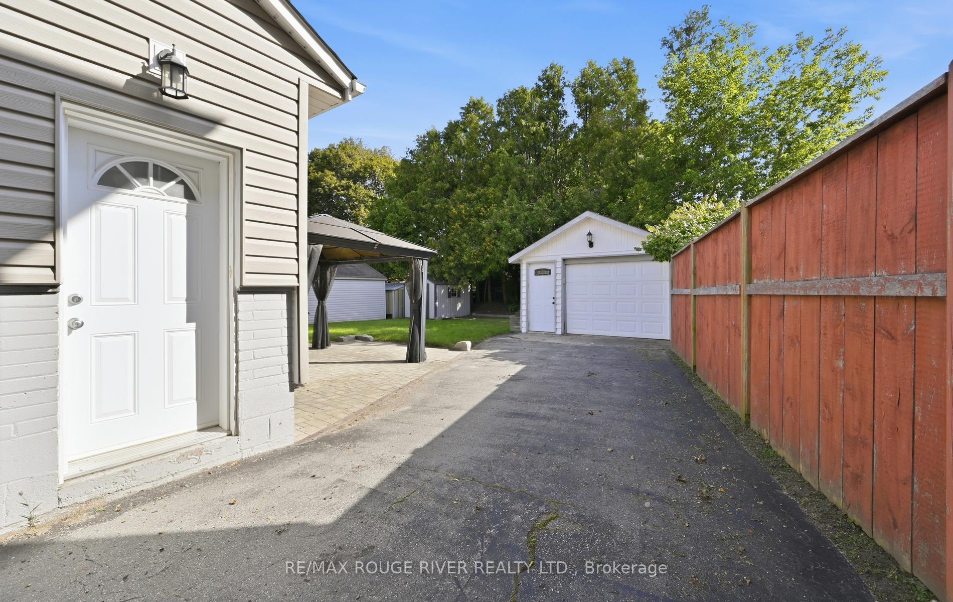 Photo 38 of 517 Kent Street, Whitby, Downtown Whitby — HOMEH