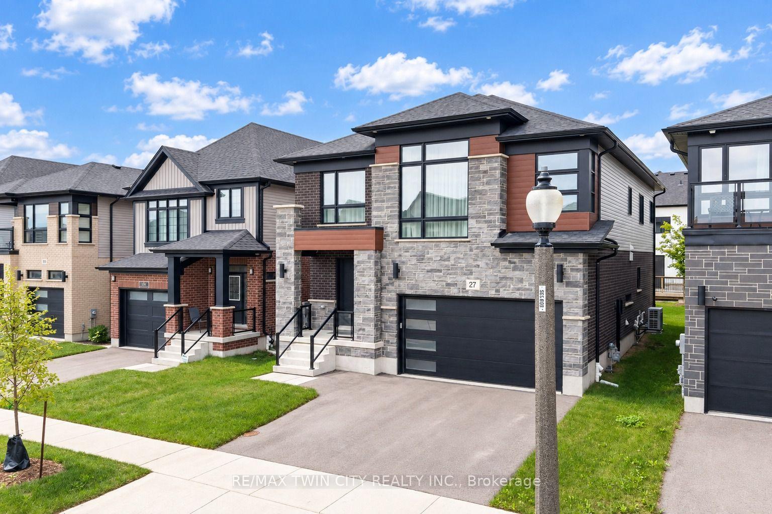 Photo 3 of 27 Jacob Detweiller Drive, Kitchener — HOMEH
