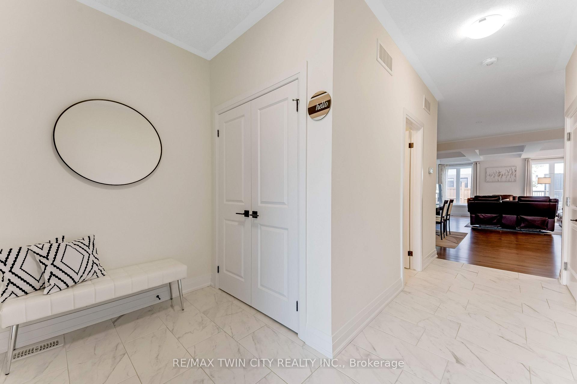 Photo 4 of 27 Jacob Detweiller Drive, Kitchener — HOMEH