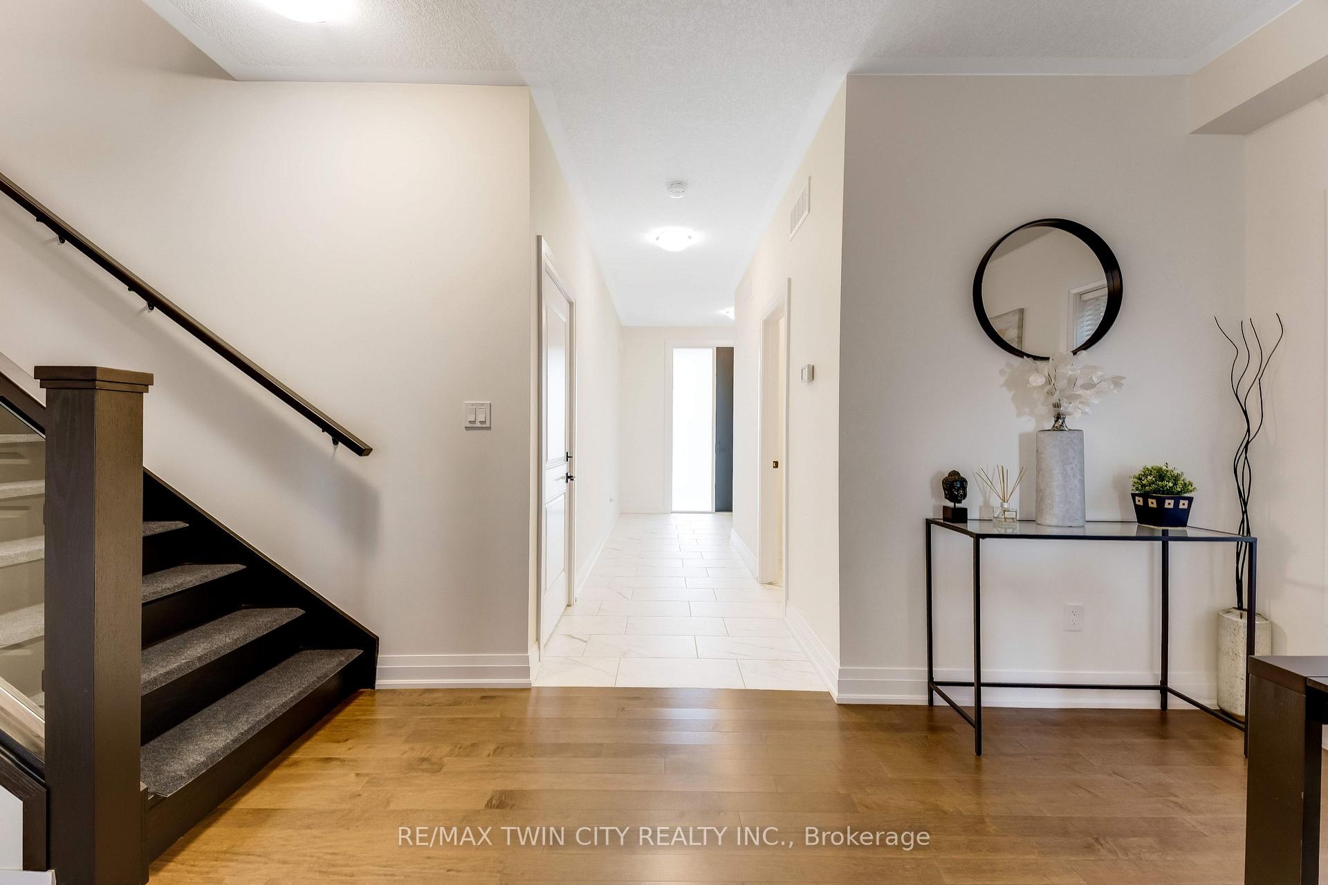 Photo 6 of 27 Jacob Detweiller Drive, Kitchener — HOMEH