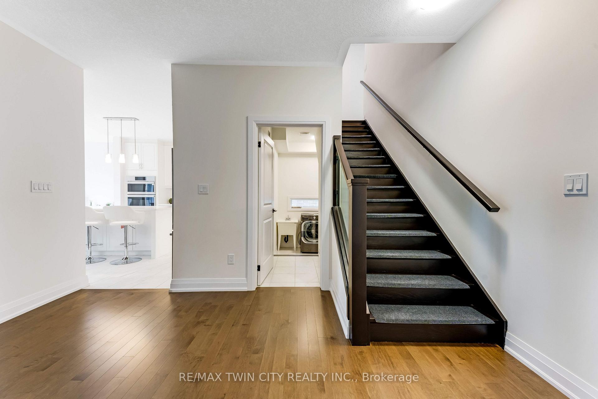 Photo 8 of 27 Jacob Detweiller Drive, Kitchener — HOMEH