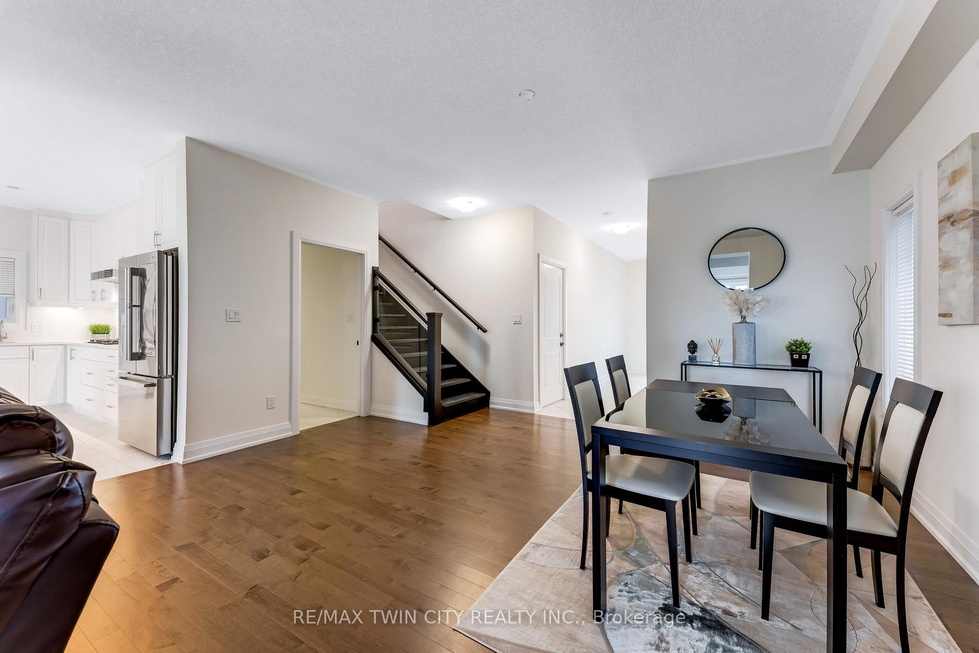 Photo 9 of 27 Jacob Detweiller Drive, Kitchener — HOMEH