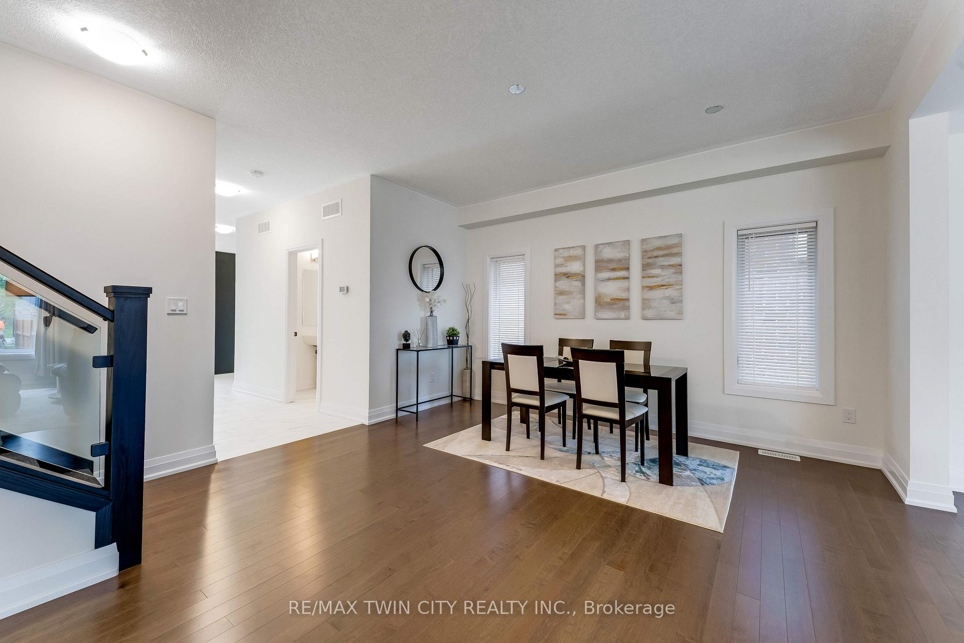 Photo 10 of 27 Jacob Detweiller Drive, Kitchener — HOMEH