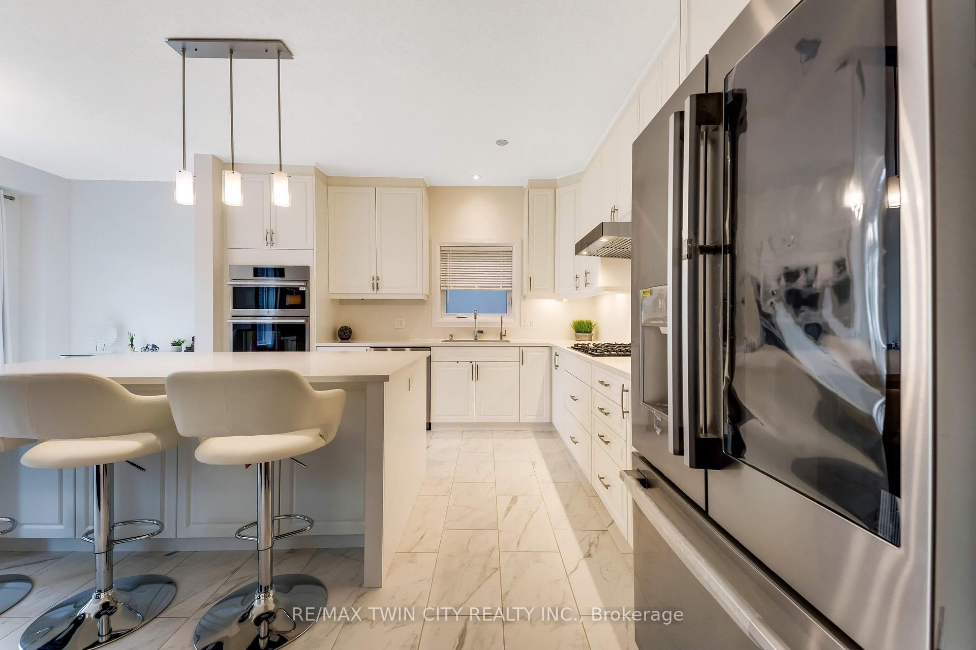 Photo 11 of 27 Jacob Detweiller Drive, Kitchener — HOMEH