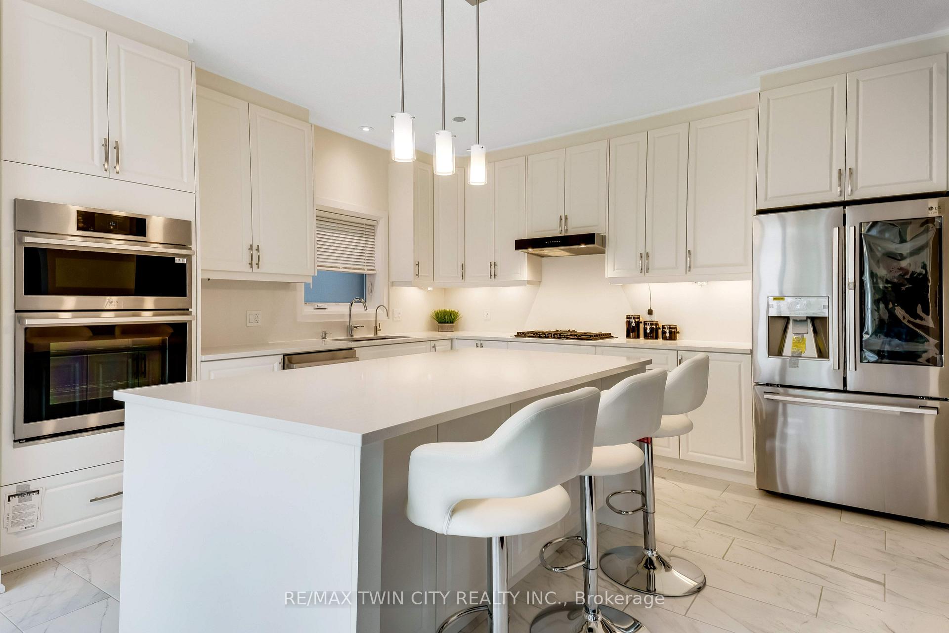 Photo 14 of 27 Jacob Detweiller Drive, Kitchener — HOMEH