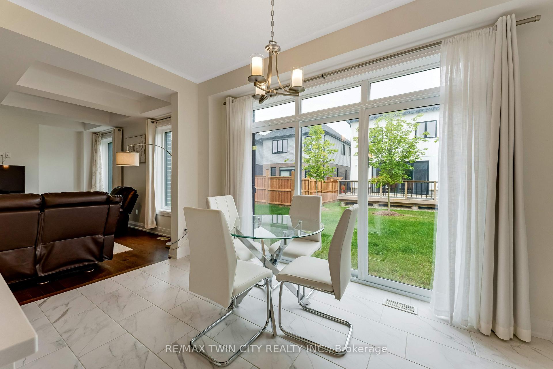 Photo 16 of 27 Jacob Detweiller Drive, Kitchener — HOMEH
