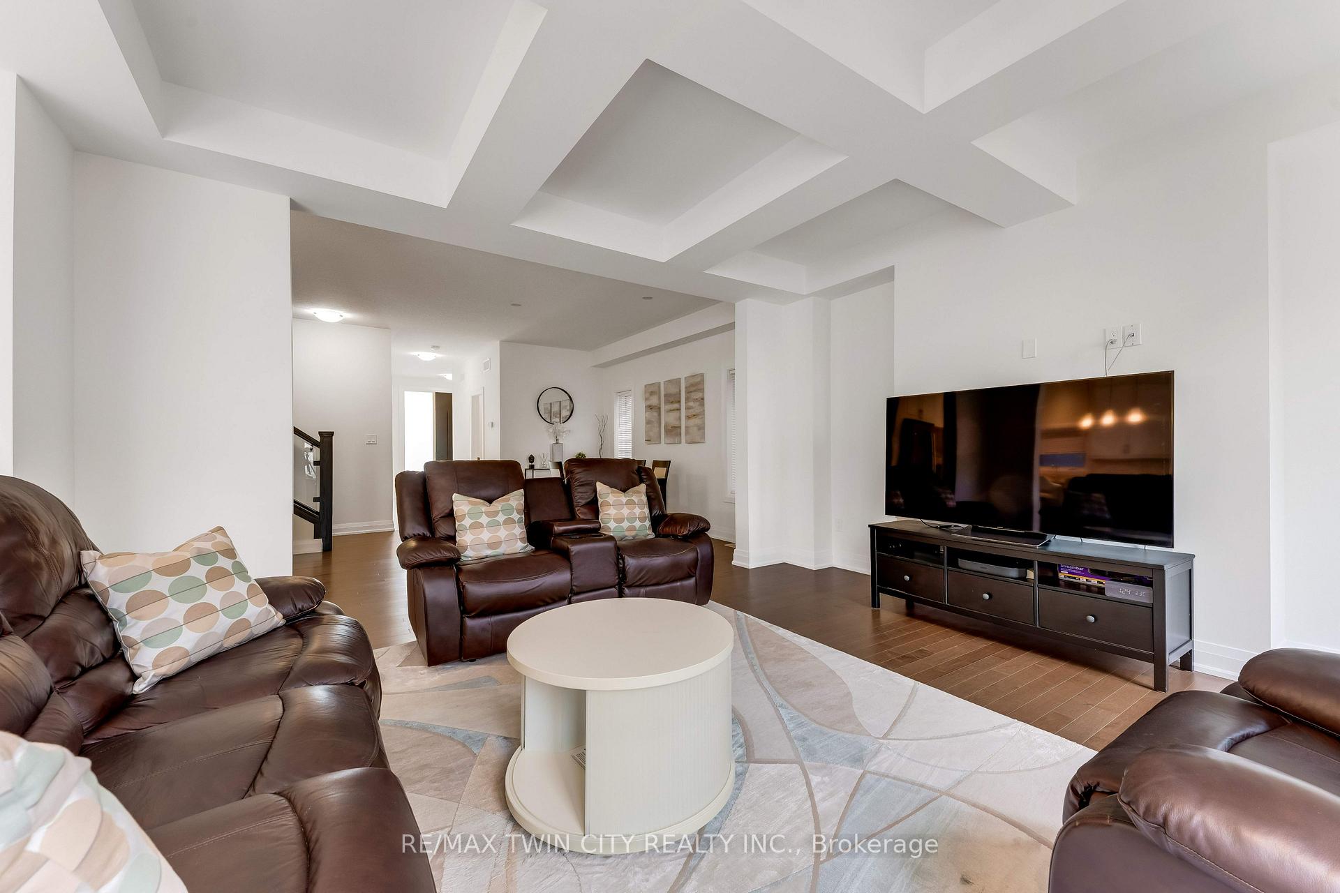 Photo 18 of 27 Jacob Detweiller Drive, Kitchener — HOMEH