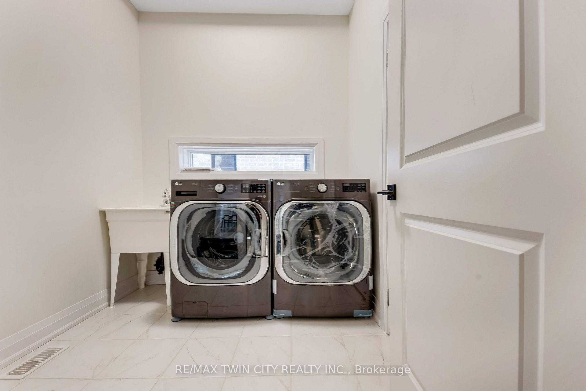 Photo 22 of 27 Jacob Detweiller Drive, Kitchener — HOMEH