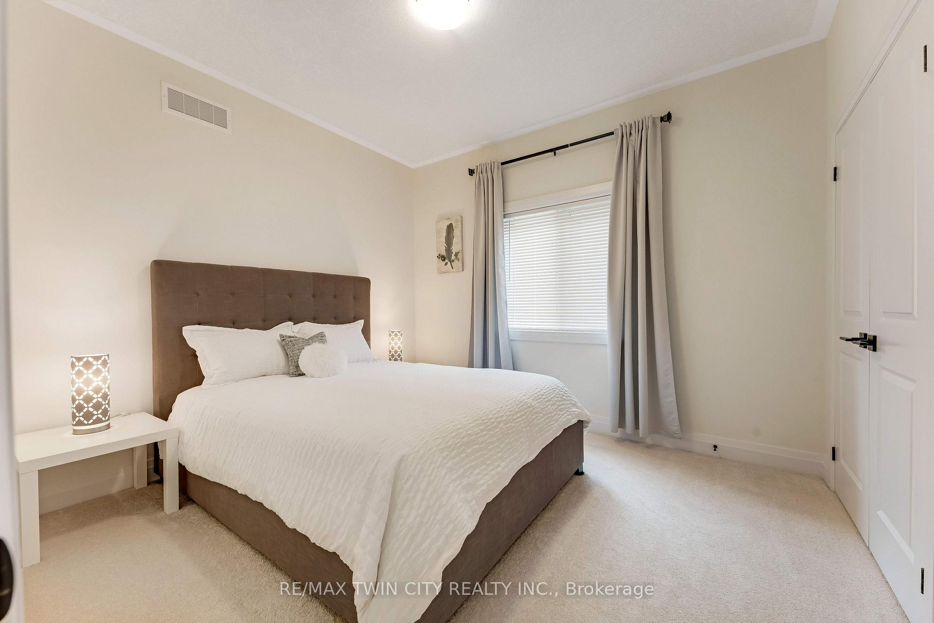 Photo 26 of 27 Jacob Detweiller Drive, Kitchener — HOMEH