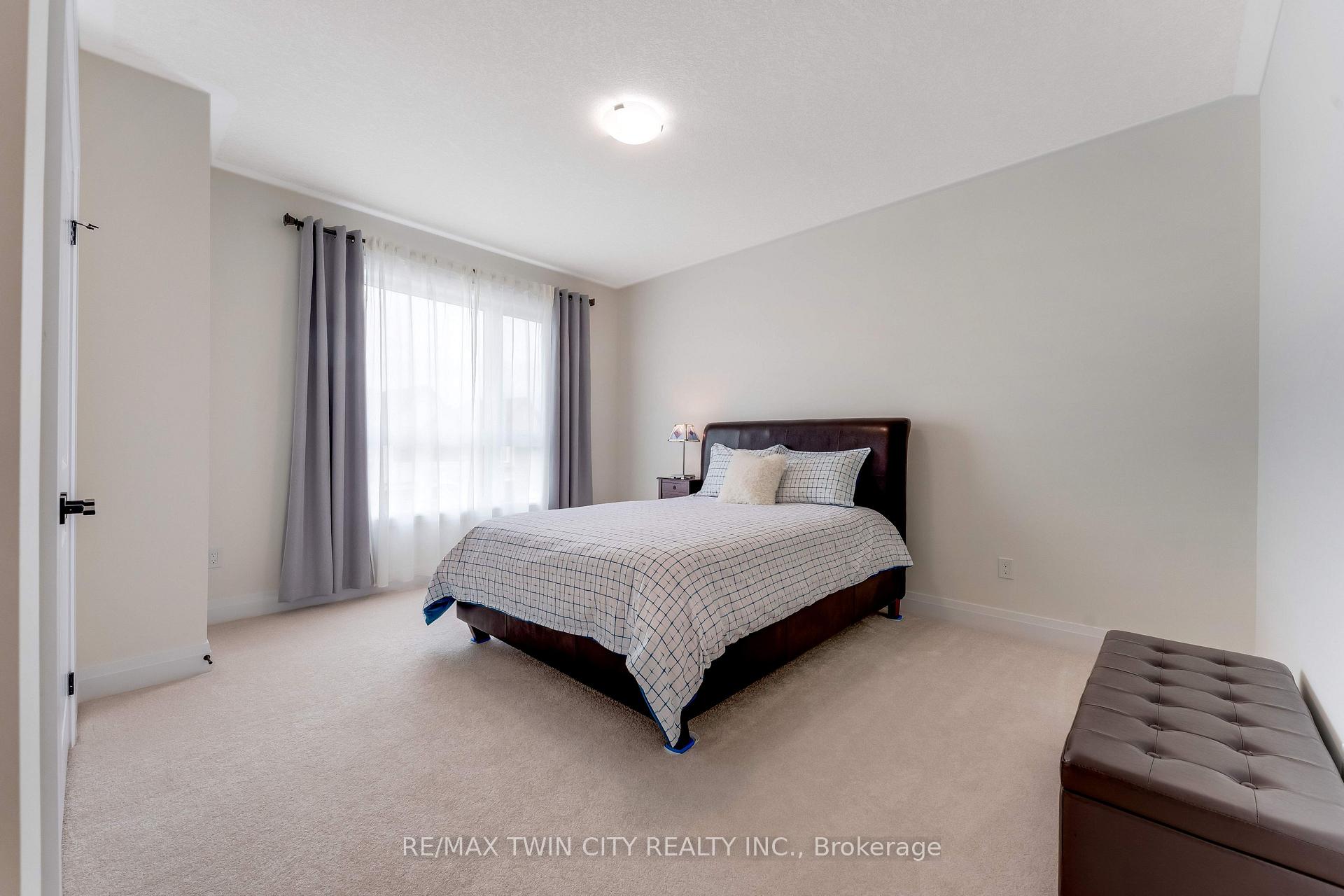 Photo 29 of 27 Jacob Detweiller Drive, Kitchener — HOMEH