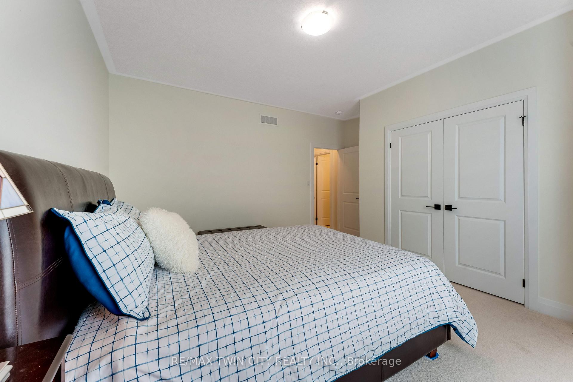 Photo 30 of 27 Jacob Detweiller Drive, Kitchener — HOMEH
