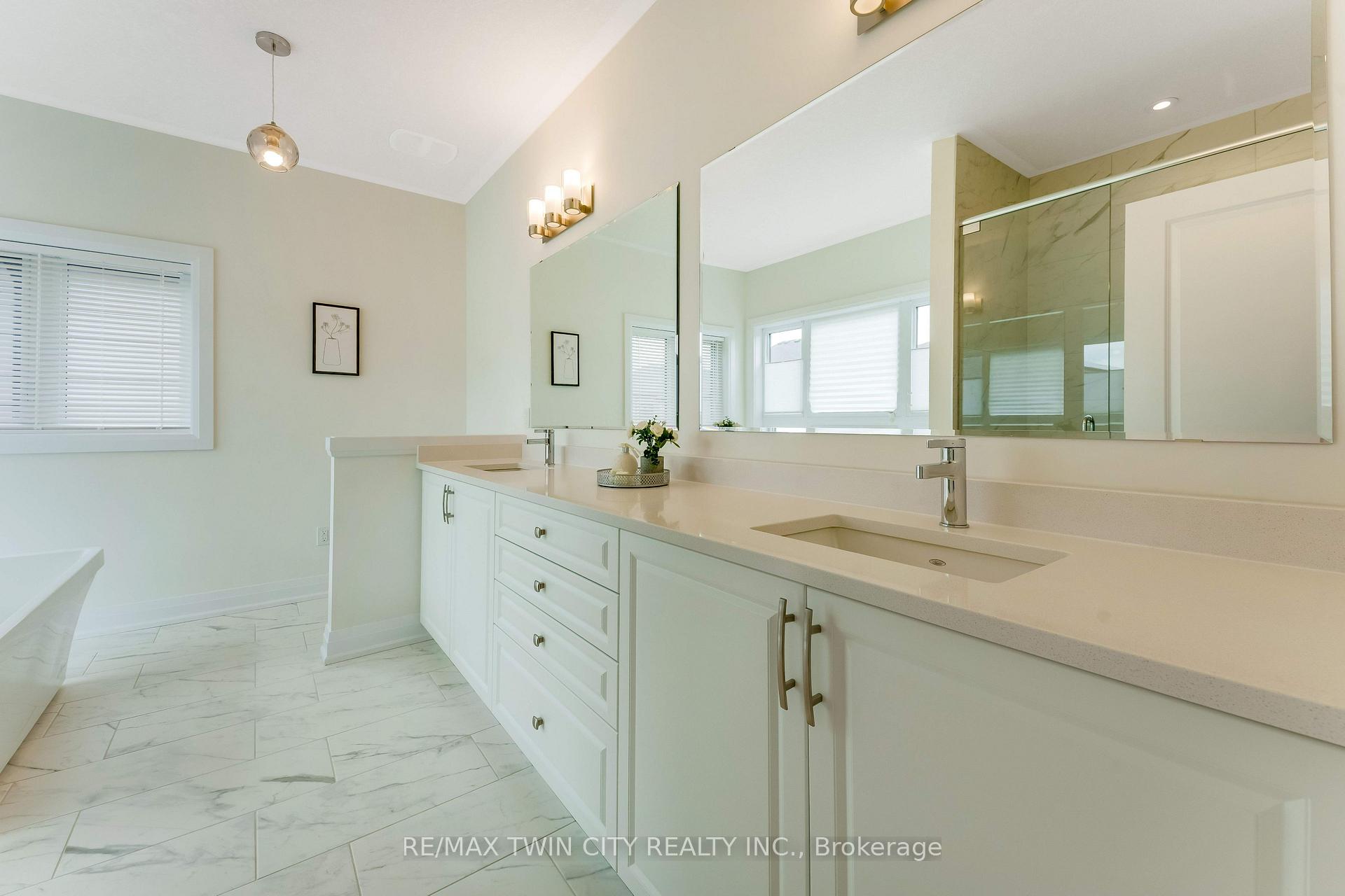 Photo 34 of 27 Jacob Detweiller Drive, Kitchener — HOMEH