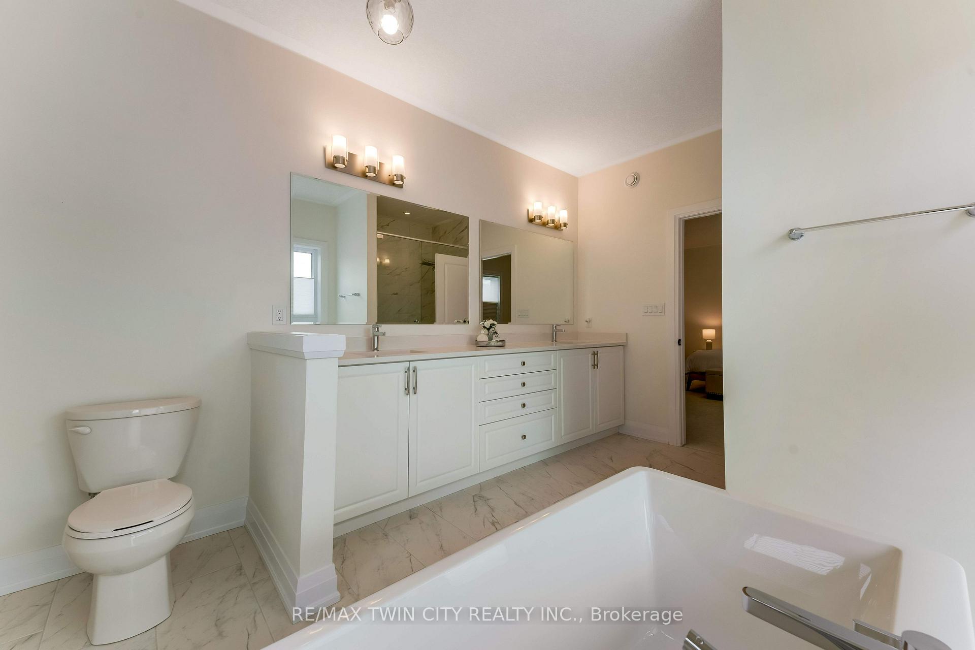 Photo 35 of 27 Jacob Detweiller Drive, Kitchener — HOMEH