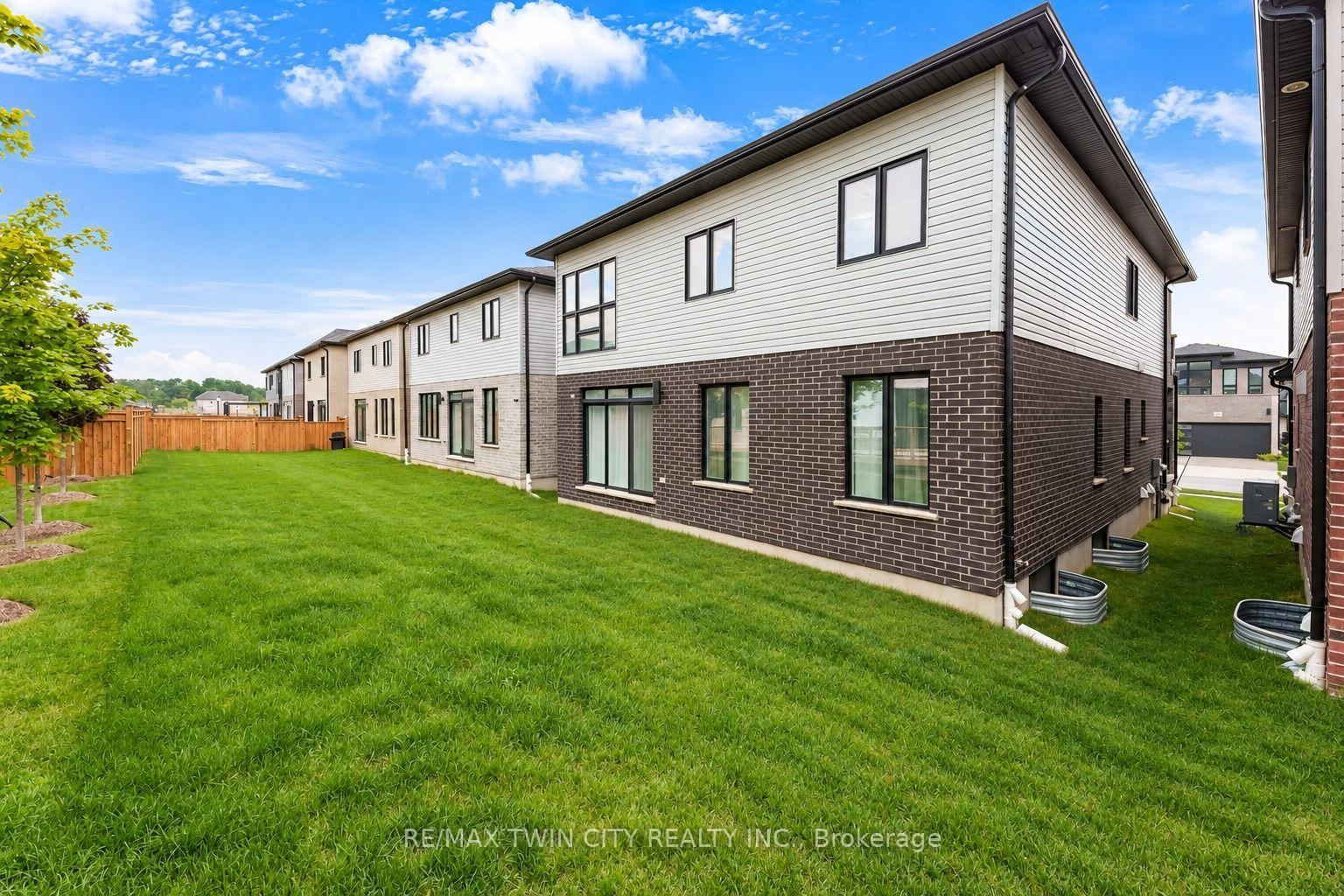 Photo 43 of 27 Jacob Detweiller Drive, Kitchener — HOMEH