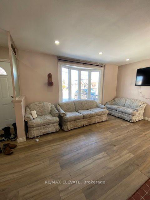 Photo 3 of 39 Cornwallis Drive, Scarborough, Dorset Park — HOMEH